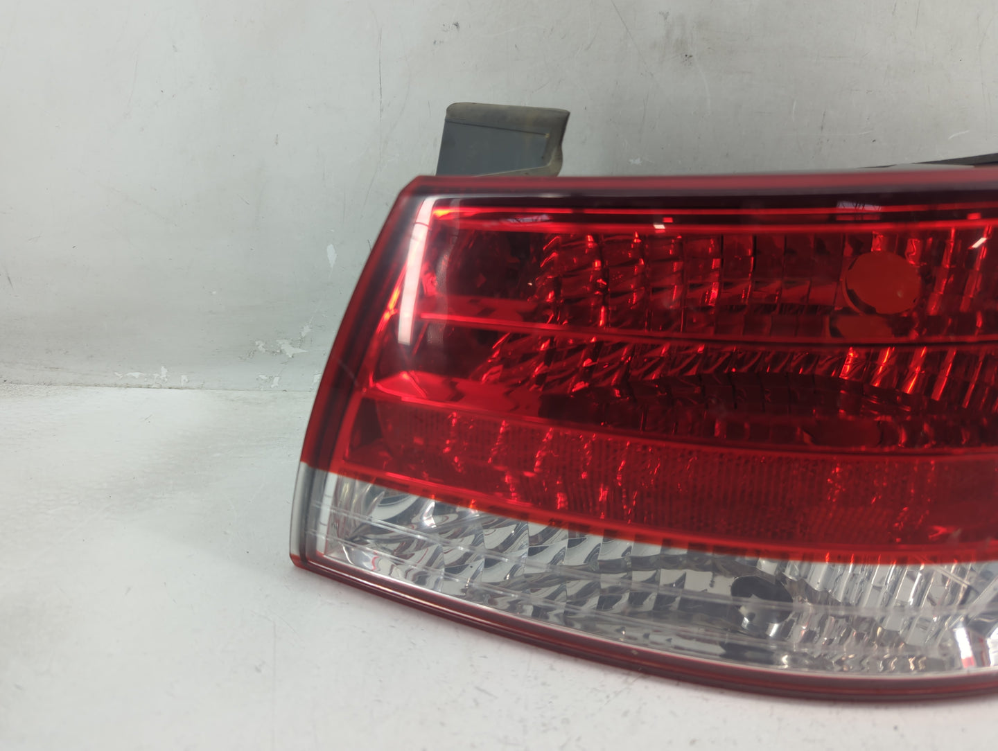 2006-2008 Hyundai Sonata Tail Light Assembly Passenger Right OEM P/N:92402-0A0 Fits Fits 2006 2007 2008 OEM Used Auto Parts 