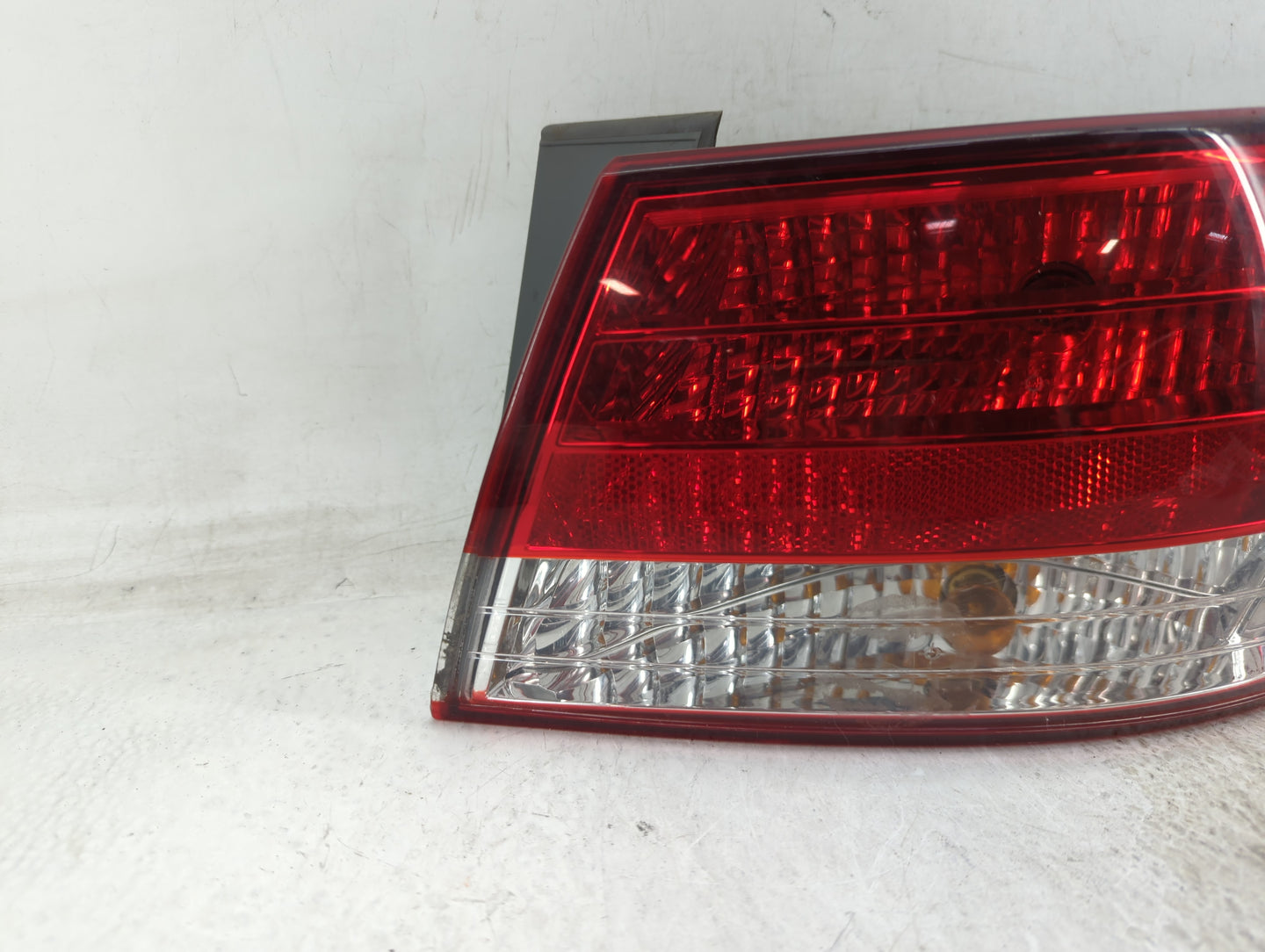 2006-2008 Hyundai Sonata Tail Light Assembly Passenger Right OEM P/N:92402-0A0 Fits Fits 2006 2007 2008 OEM Used Auto Parts 