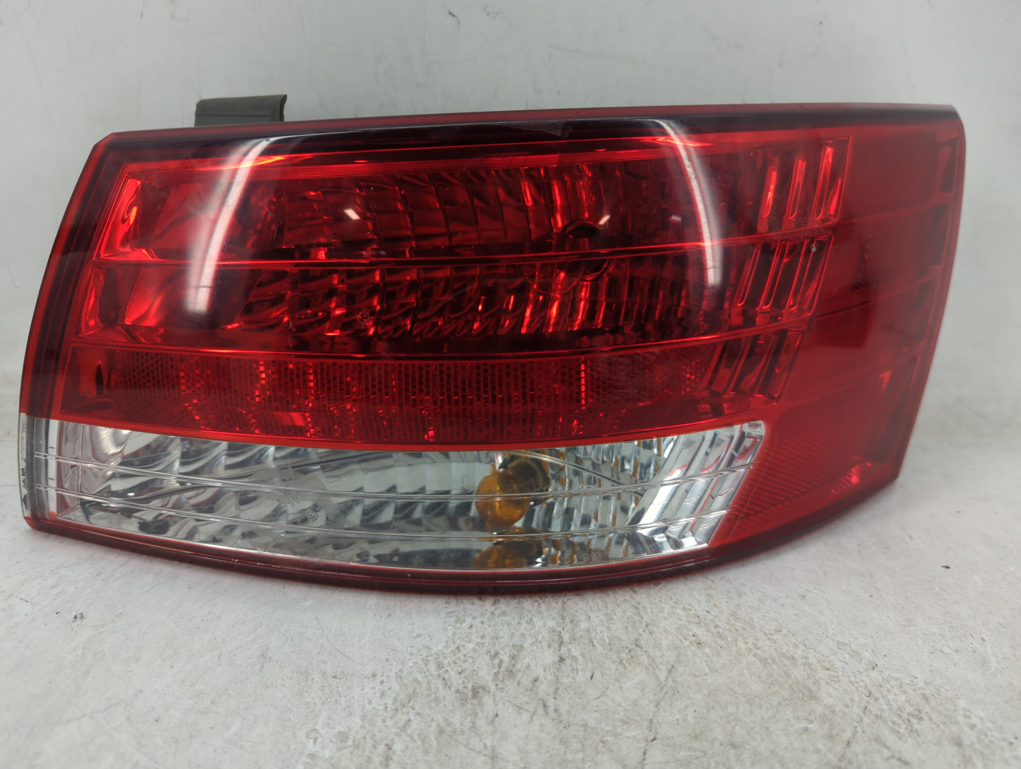 2006-2008 Hyundai Sonata Tail Light Assembly Passenger Right OEM P/N:92402-0A0 Fits Fits 2006 2007 2008 OEM Used Auto Parts 