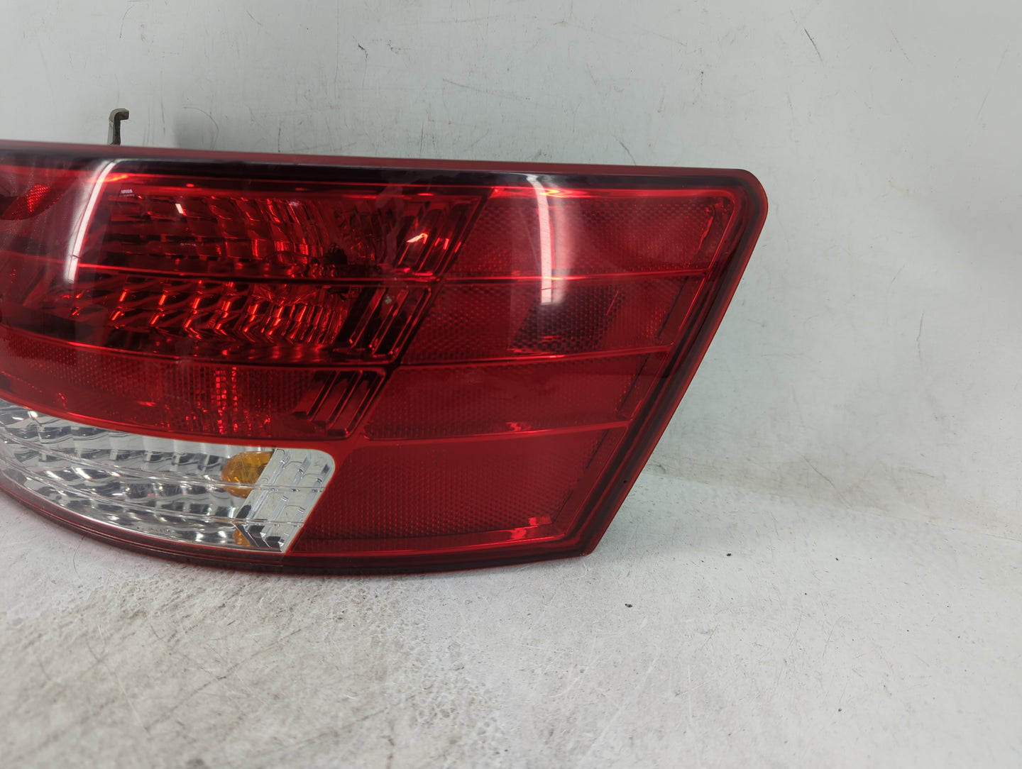 2006-2008 Hyundai Sonata Tail Light Assembly Passenger Right OEM P/N:92402-0A0 Fits Fits 2006 2007 2008 OEM Used Auto Parts 