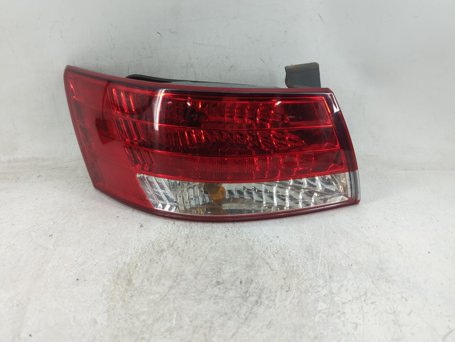 2006-2008 Hyundai Sonata Tail Light Assembly Driver Left OEM P/N:92401-0A0 Fits Fits 2006 2007 2008 OEM Used Auto Parts - Oe