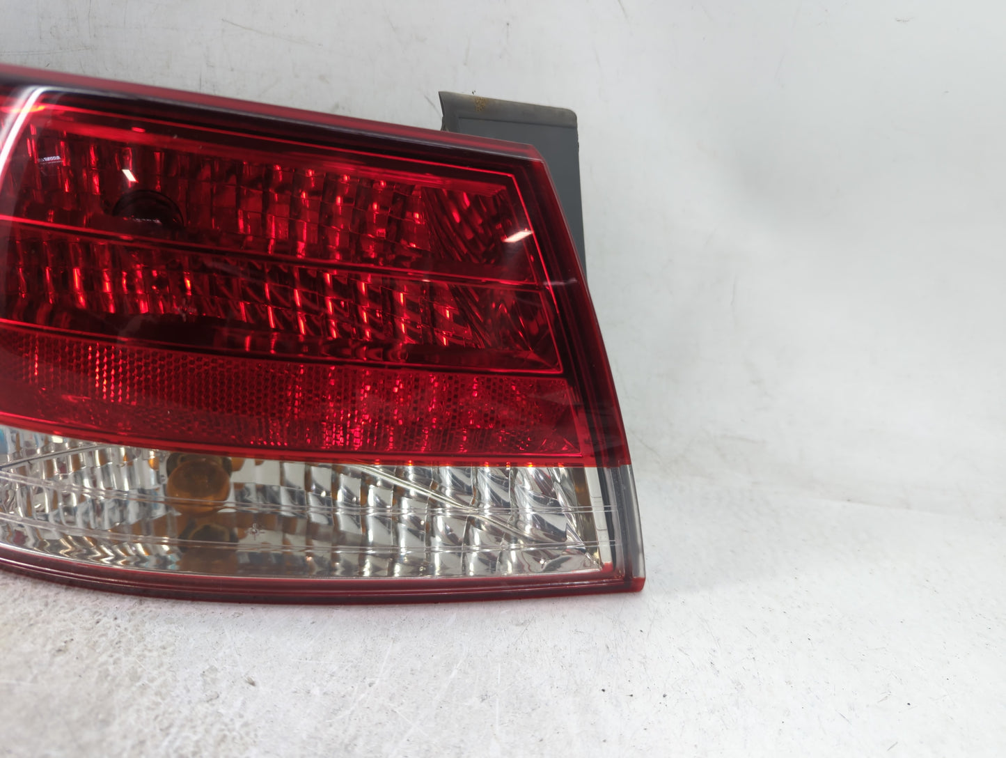 2006-2008 Hyundai Sonata Tail Light Assembly Driver Left OEM P/N:92401-0A0 Fits Fits 2006 2007 2008 OEM Used Auto Parts - Oe