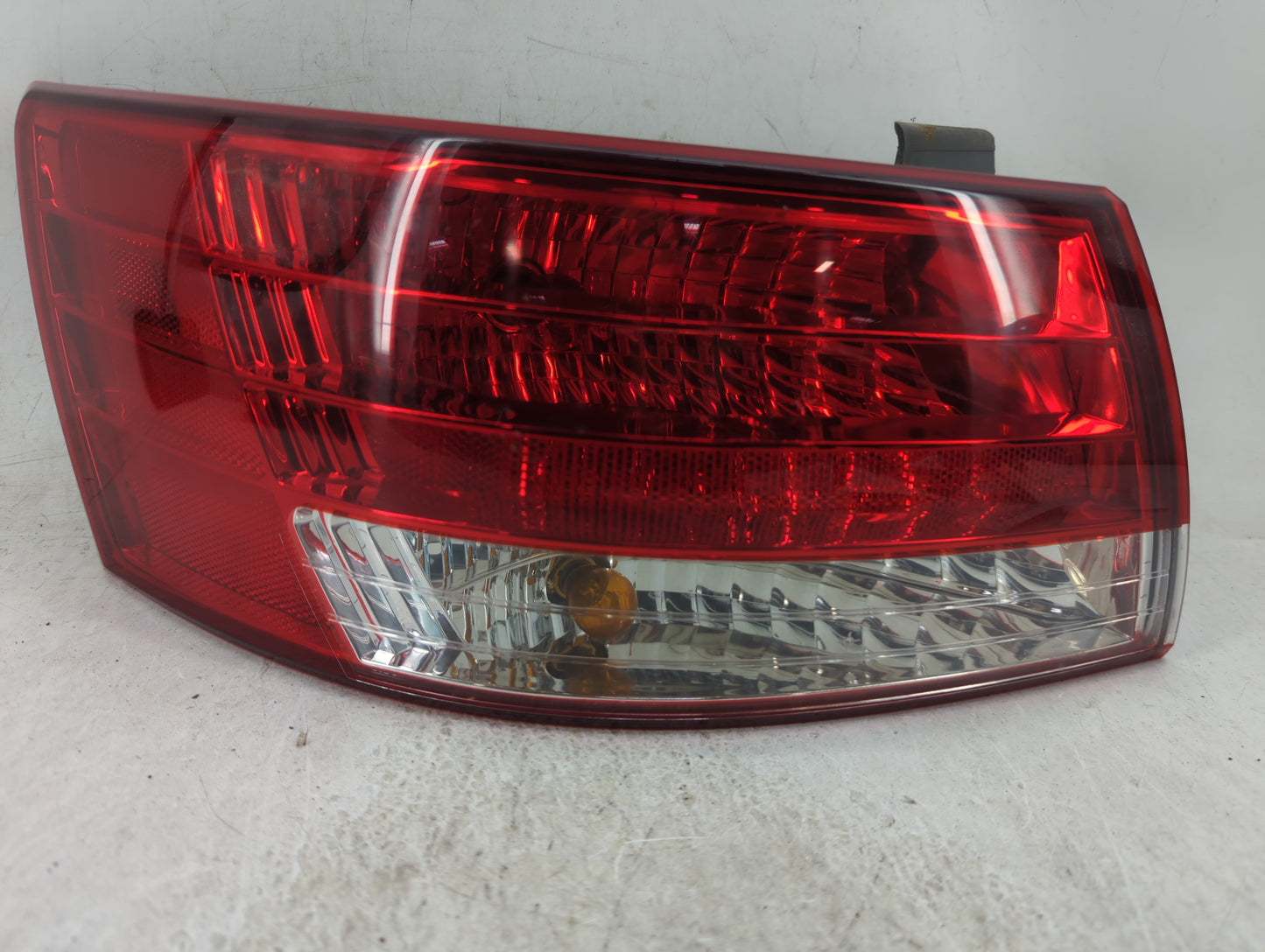 2006-2008 Hyundai Sonata Tail Light Assembly Driver Left OEM P/N:92401-0A0 Fits Fits 2006 2007 2008 OEM Used Auto Parts - Oe