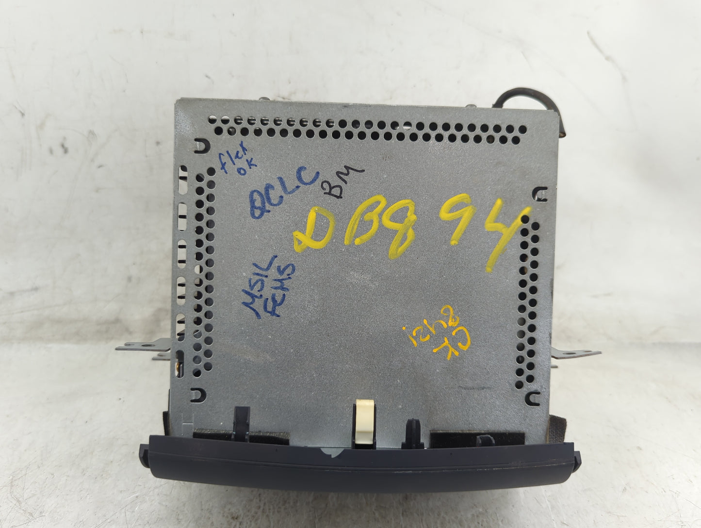 2006-2007 Hyundai Sonata Radio AM FM Cd Player Receiver Replacement P/N:96180-0A100FZ Fits Fits 2006 2007 OEM Used Auto Part