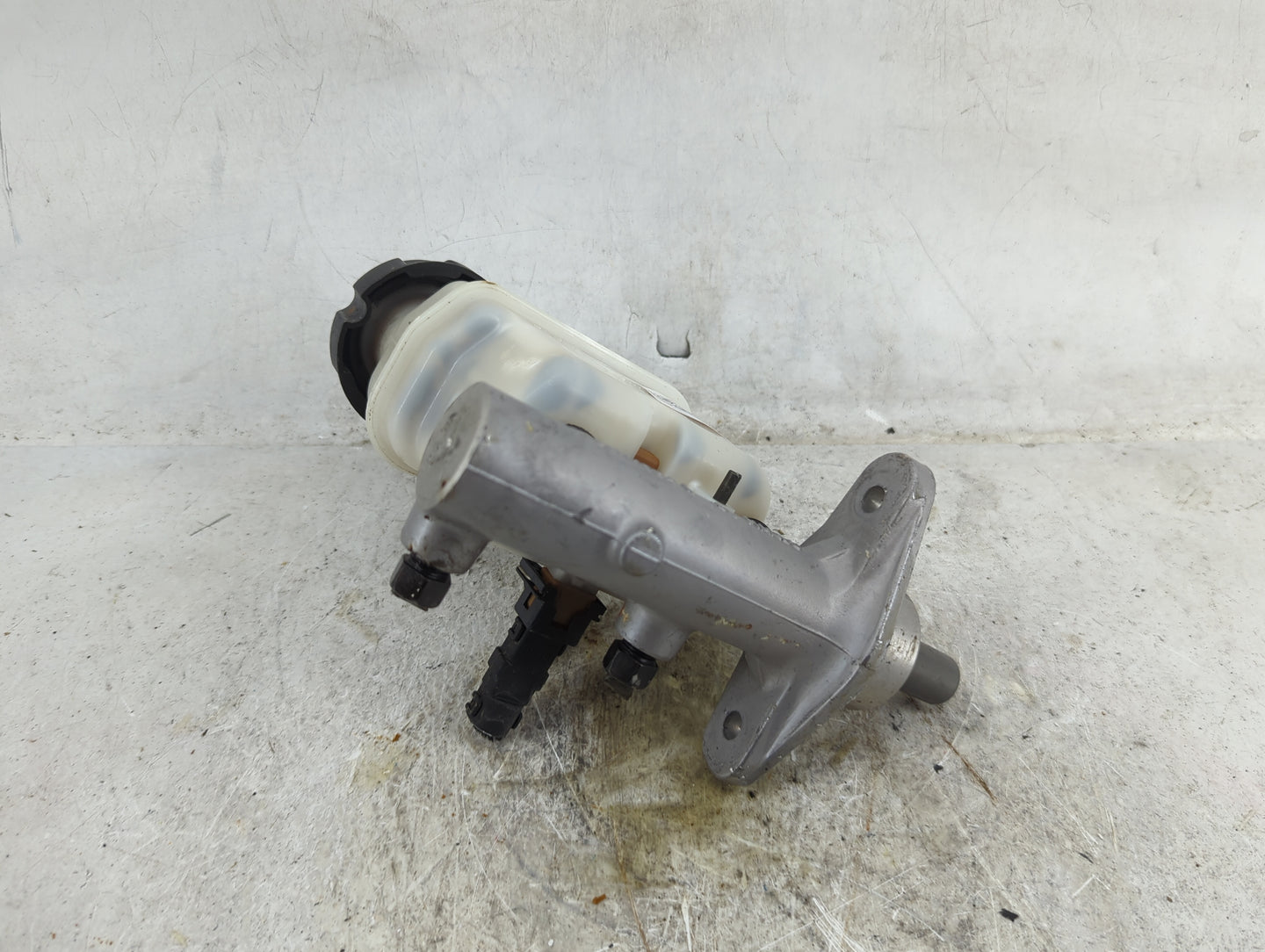 2007 Hyundai Sonata Brake Master Cylinder - Oemusedautoparts1.com