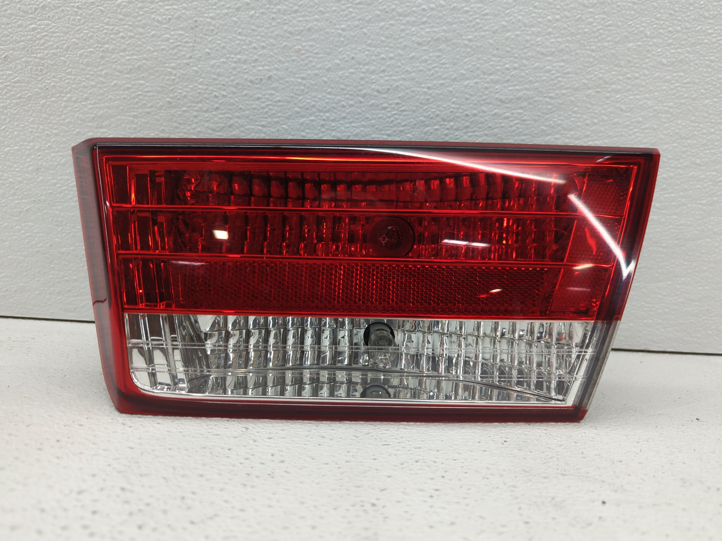 2006-2008 Hyundai Sonata Tail Light Assembly Passenger Right OEM P/N:92404-0A0 Fits Fits 2006 2007 2008 OEM Used Auto Parts 
