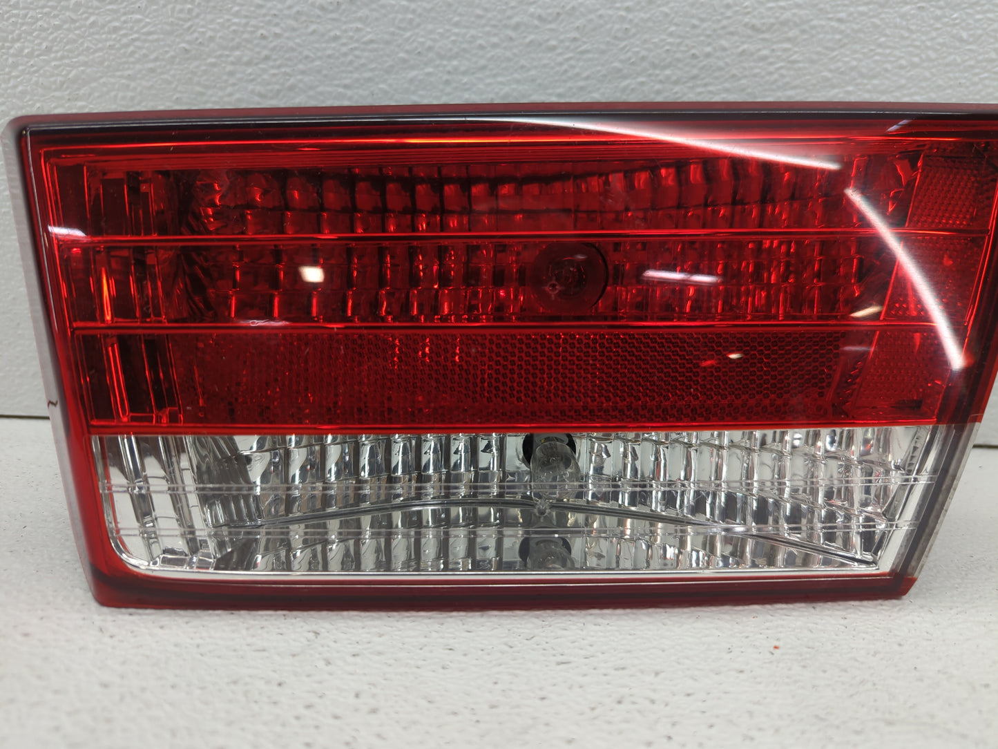 2006-2008 Hyundai Sonata Tail Light Assembly Passenger Right OEM P/N:92404-0A0 Fits Fits 2006 2007 2008 OEM Used Auto Parts 