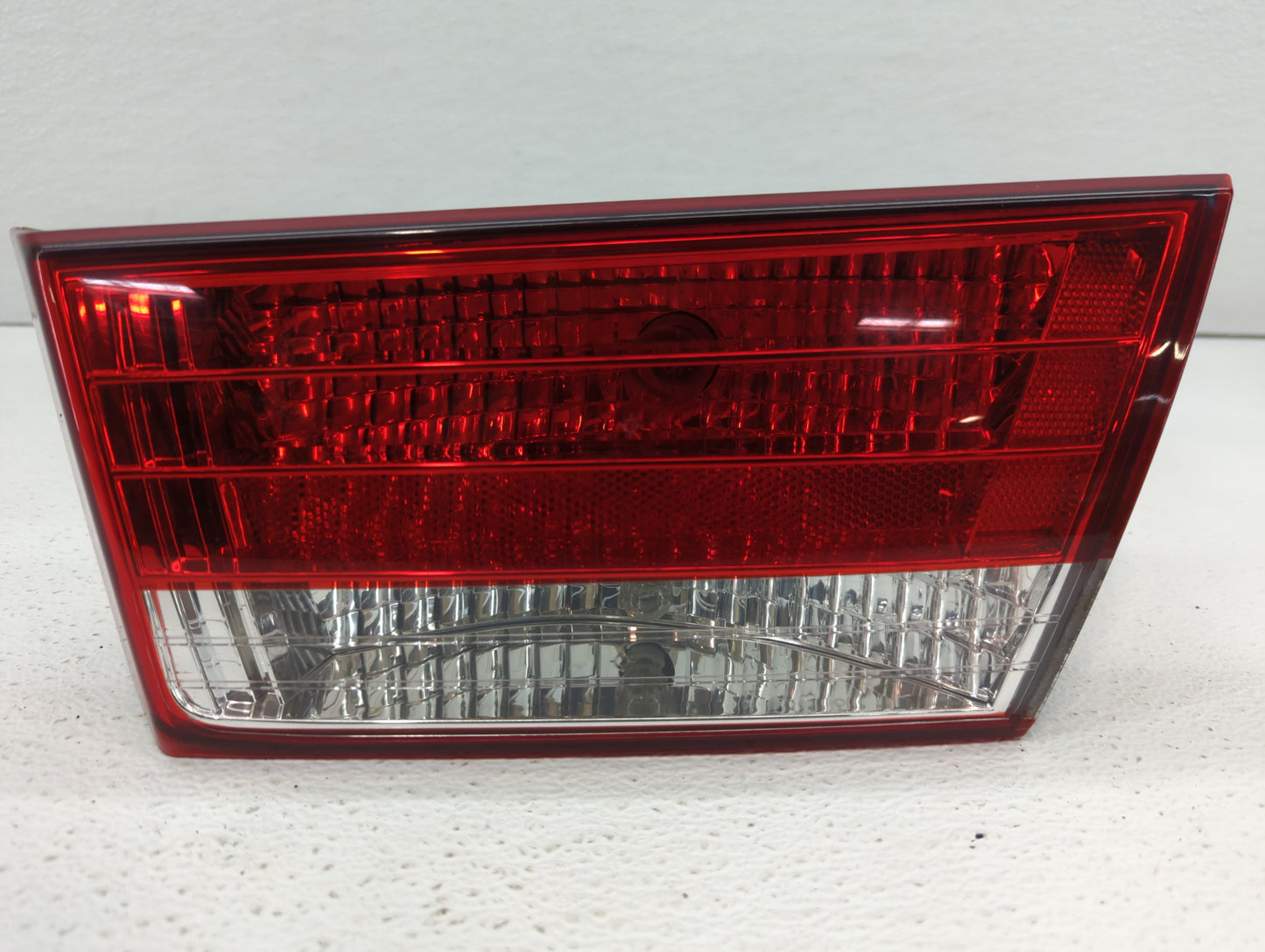 2006-2008 Hyundai Sonata Tail Light Assembly Passenger Right OEM P/N:92404-0A0 Fits Fits 2006 2007 2008 OEM Used Auto Parts 