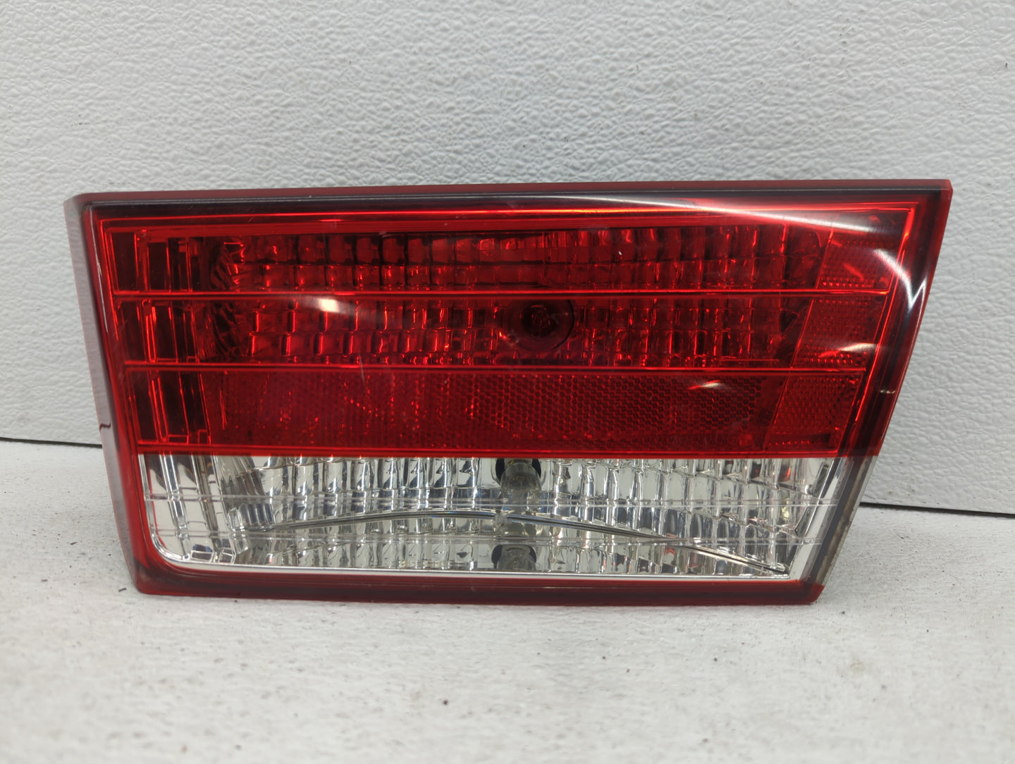 2006-2008 Hyundai Sonata Tail Light Assembly Passenger Right OEM P/N:92404-0A0 Fits Fits 2006 2007 2008 OEM Used Auto Parts 