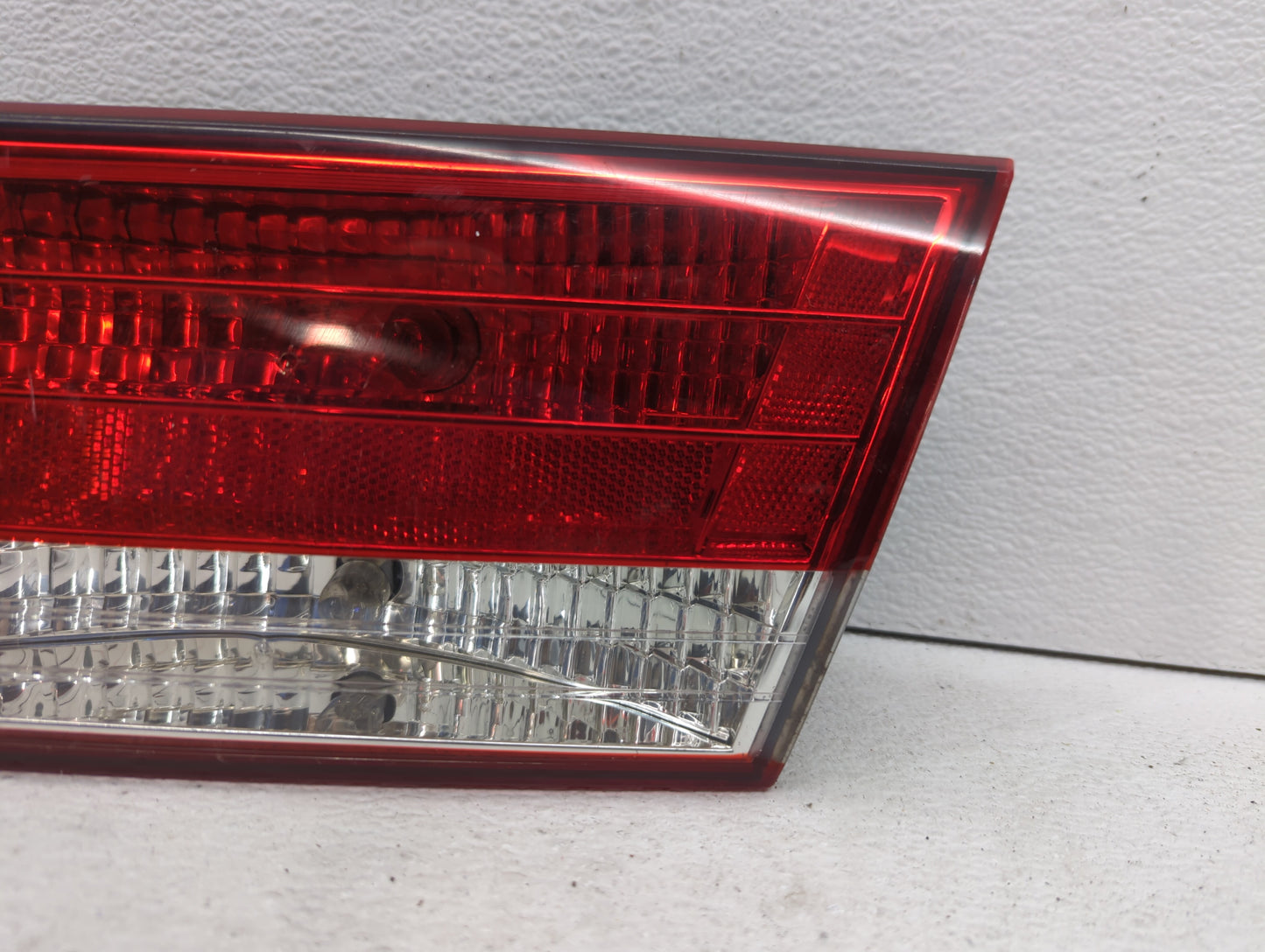 2006-2008 Hyundai Sonata Tail Light Assembly Passenger Right OEM P/N:92404-0A0 Fits Fits 2006 2007 2008 OEM Used Auto Parts 
