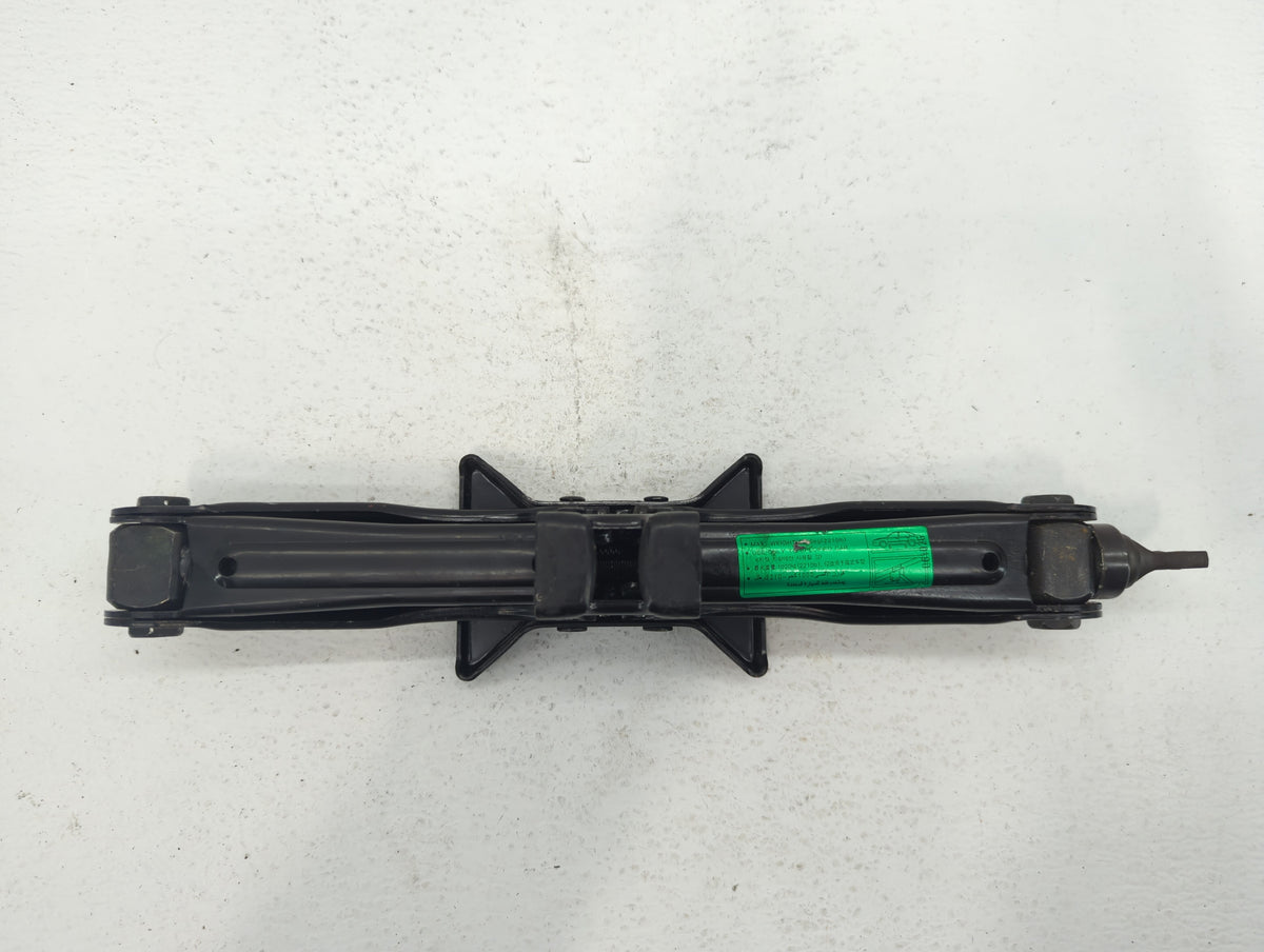 2007 Hyundai Sonata Spare Scissor Car Jack 498985 - Oemusedautoparts1.com