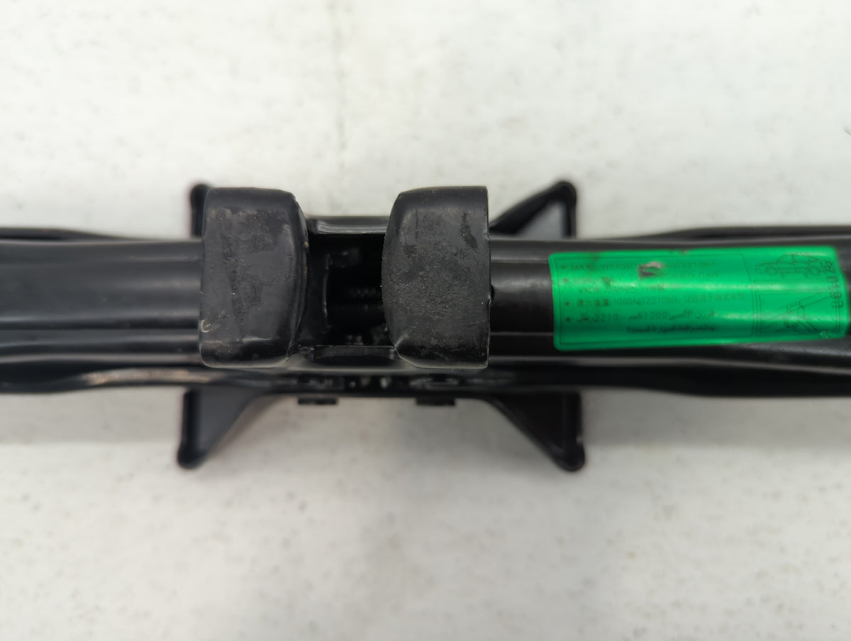 2007 Hyundai Sonata Spare Scissor Car Jack 498985 - Oemusedautoparts1.com