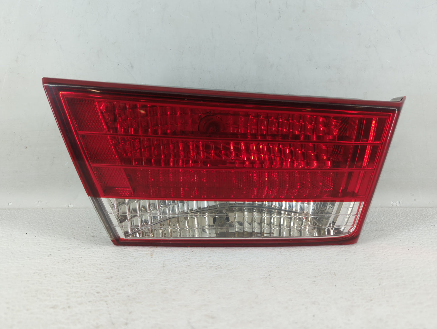 2006-2008 Hyundai Sonata Tail Light Assembly Driver Left OEM P/N:62403-0A0 Fits Fits 2006 2007 2008 OEM Used Auto Parts - Oe