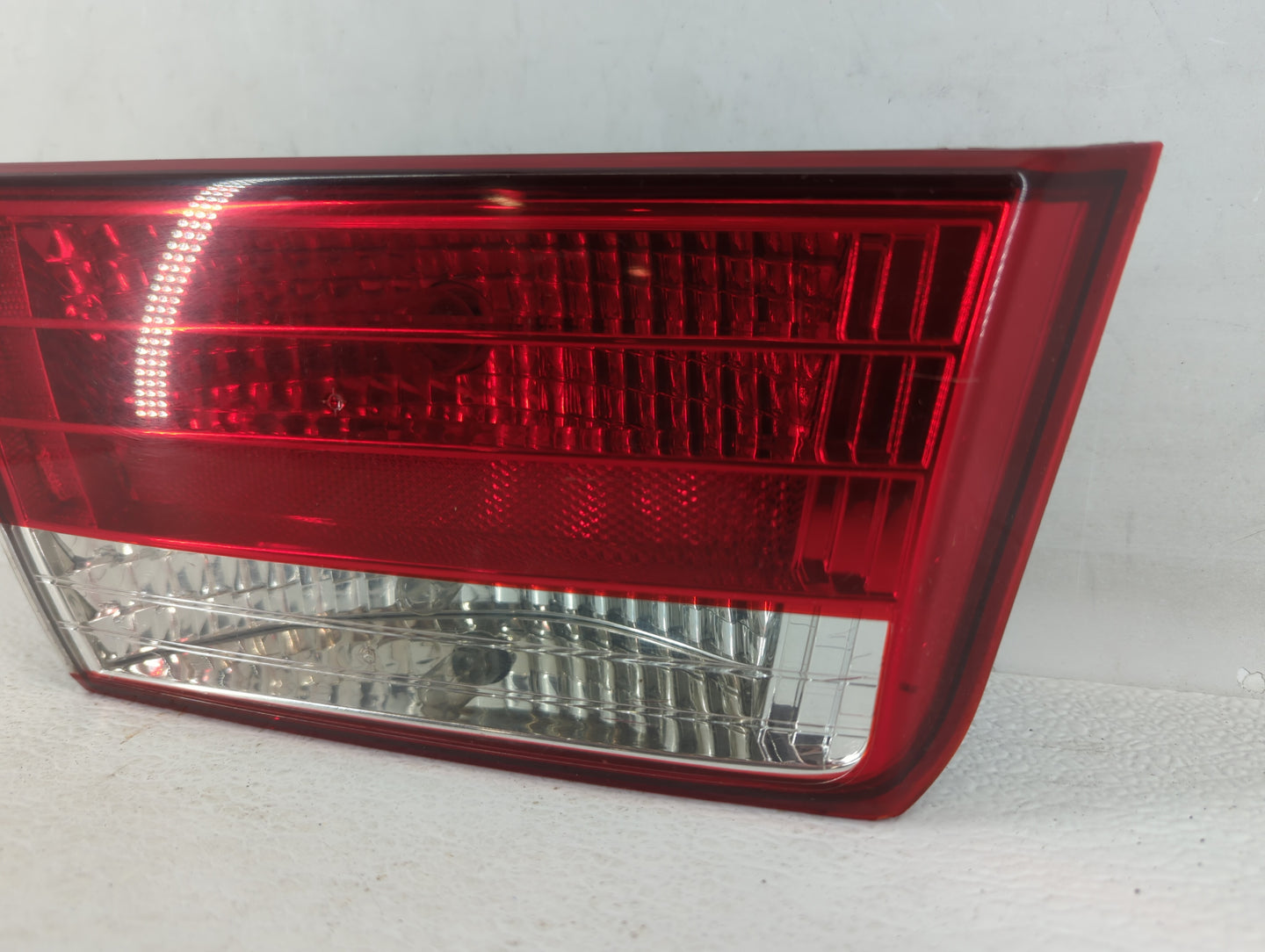 2006-2008 Hyundai Sonata Tail Light Assembly Driver Left OEM P/N:62403-0A0 Fits Fits 2006 2007 2008 OEM Used Auto Parts - Oe