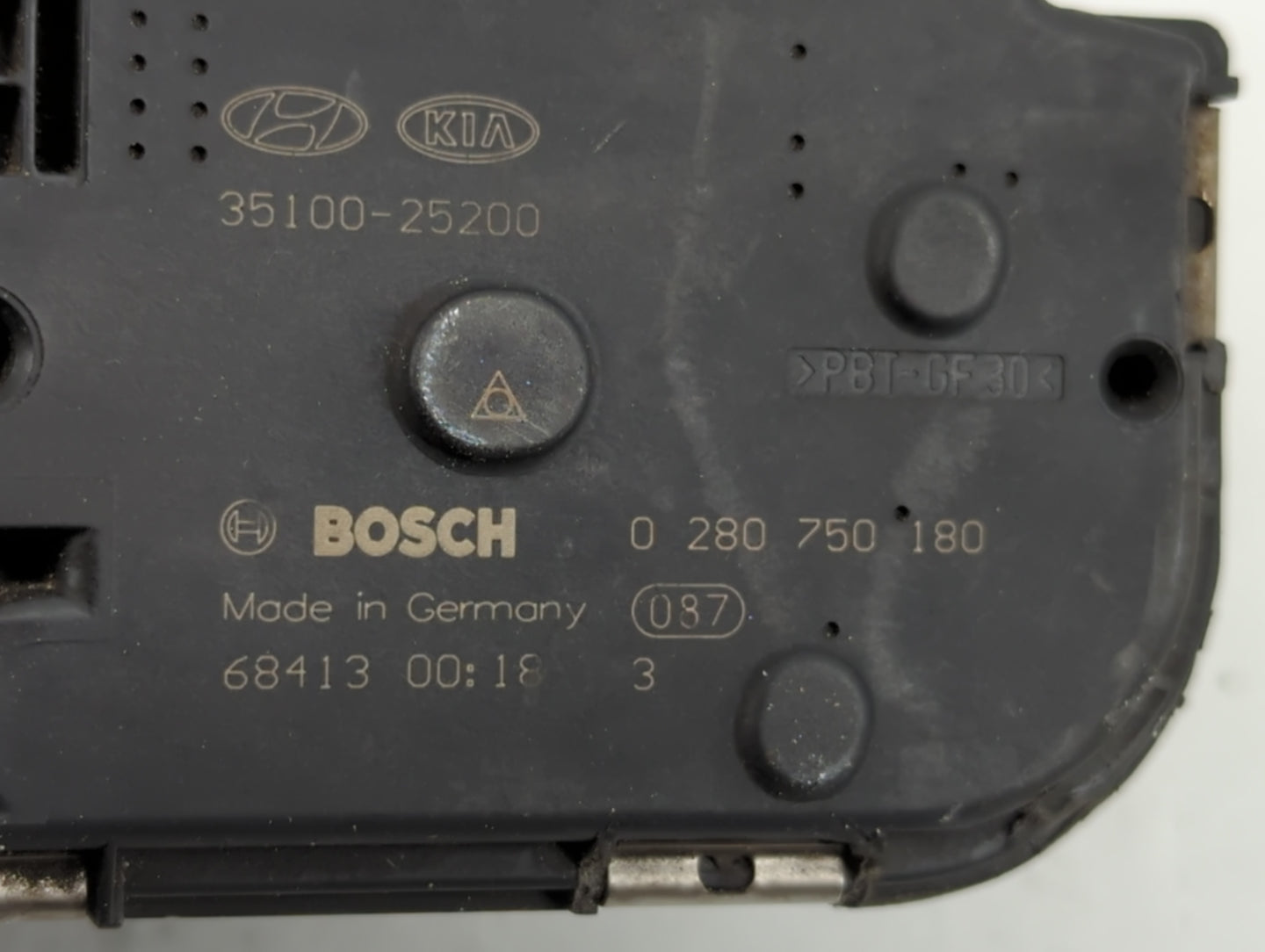 2006-2010 Hyundai Sonata Throttle Body P/N:35100-25200 Fits Fits 2006 2007 2008 2009 2010 2011 2012 2013 OEM Used Auto Parts