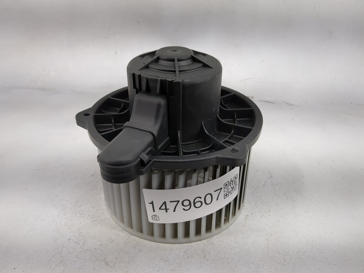 2003-2008 Hyundai Tiburon Heater AC Blower Motor P/N:F00S330024 Fits Fits 2003 2004 2005 2006 2007 2008 OEM Used Auto Parts 