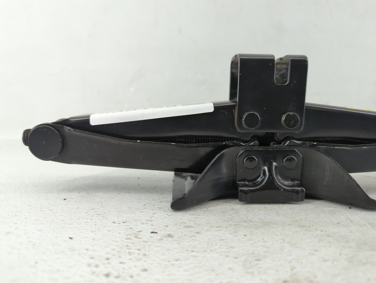 2007 Hyundai Tiburon Spare Scissor Car Jack - Oemusedautoparts1.com