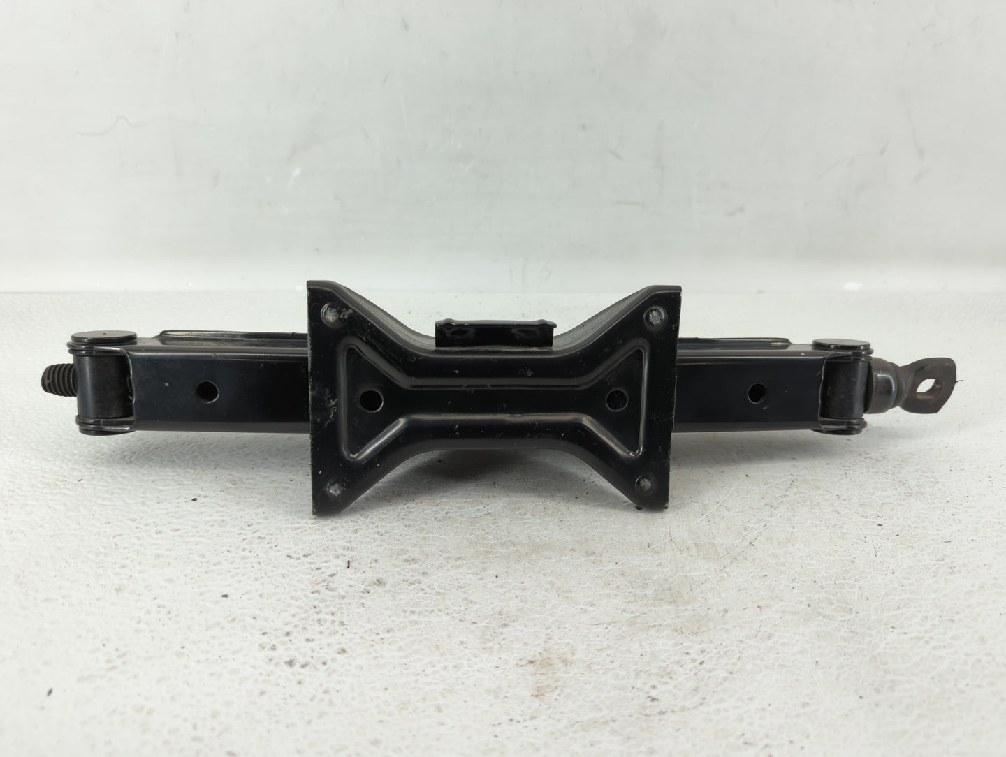 2007 Hyundai Tiburon Spare Scissor Car Jack - Oemusedautoparts1.com