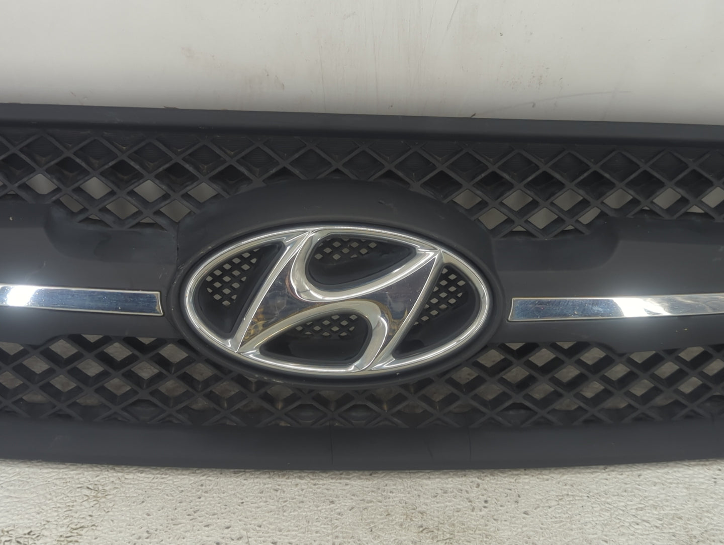 2005-2008 Hyundai Tucson Front Bumper Grille - Oemusedautoparts1.com