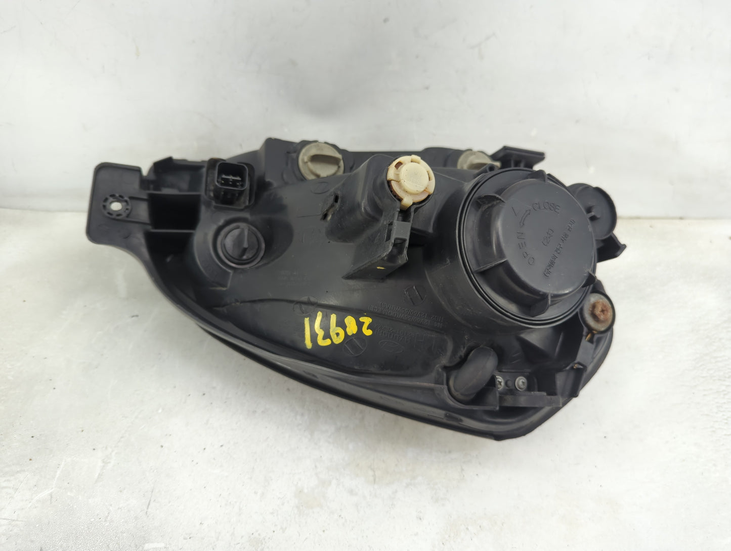2005-2008 Hyundai Tucson Passenger Right Oem Head Light Headlight Lamp - Oemusedautoparts1.com