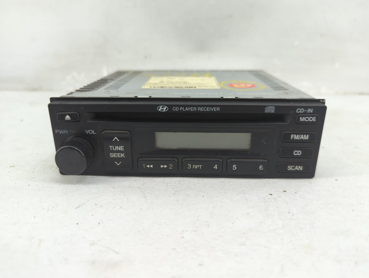2005-2008 Hyundai Tucson Radio AM FM Cd Player Receiver Replacement P/N:96160-2E101 Fits Fits 2005 2006 2007 2008 OEM Used A