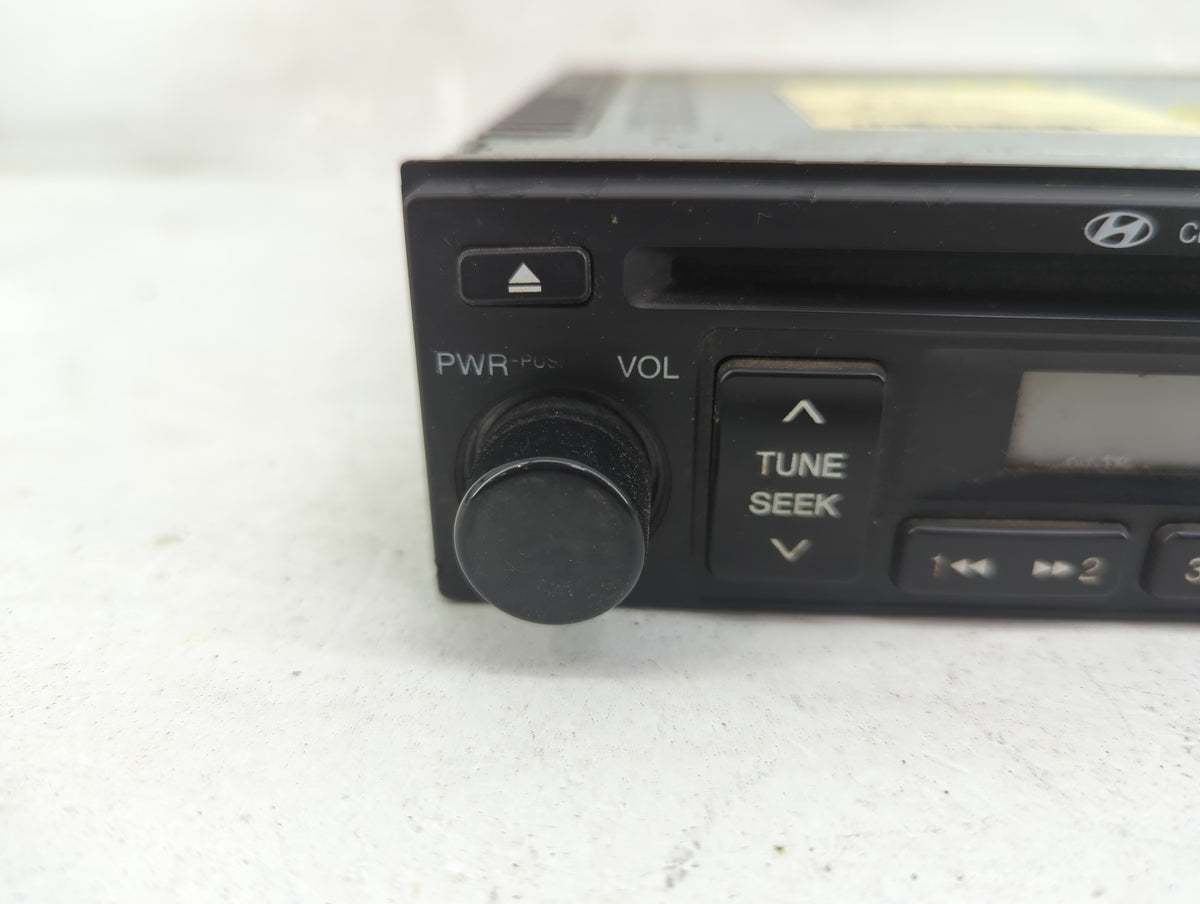 2005-2008 Hyundai Tucson Radio AM FM Cd Player Receiver Replacement P/N:96160-2E101 Fits Fits 2005 2006 2007 2008 OEM Used A