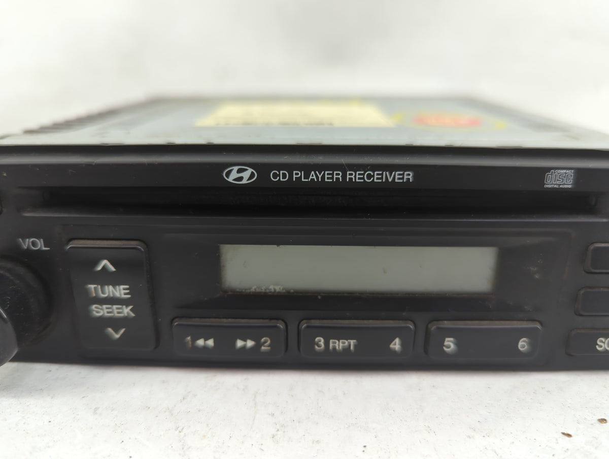 2005-2008 Hyundai Tucson Radio AM FM Cd Player Receiver Replacement P/N:96160-2E101 Fits Fits 2005 2006 2007 2008 OEM Used A