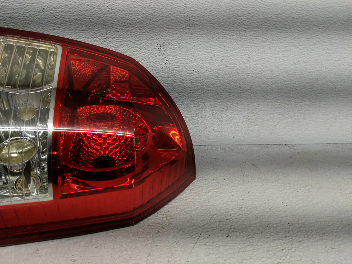 2005-2009 Hyundai Tucson Tail Light Assembly Driver Left OEM P/N:92402-2E0 Fits Fits 2005 2006 2007 2008 2009 OEM Used Auto 