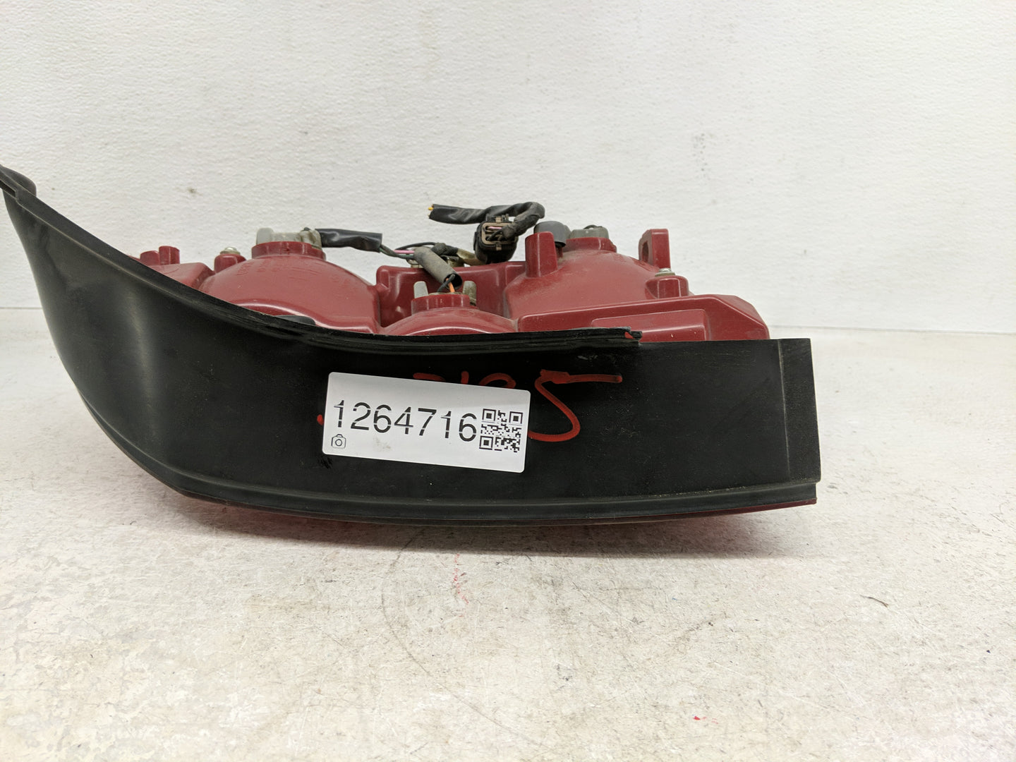 2005-2009 Hyundai Tucson Tail Light Assembly Driver Left OEM P/N:92401-2E0 Fits Fits 2005 2006 2007 2008 2009 OEM Used Auto 