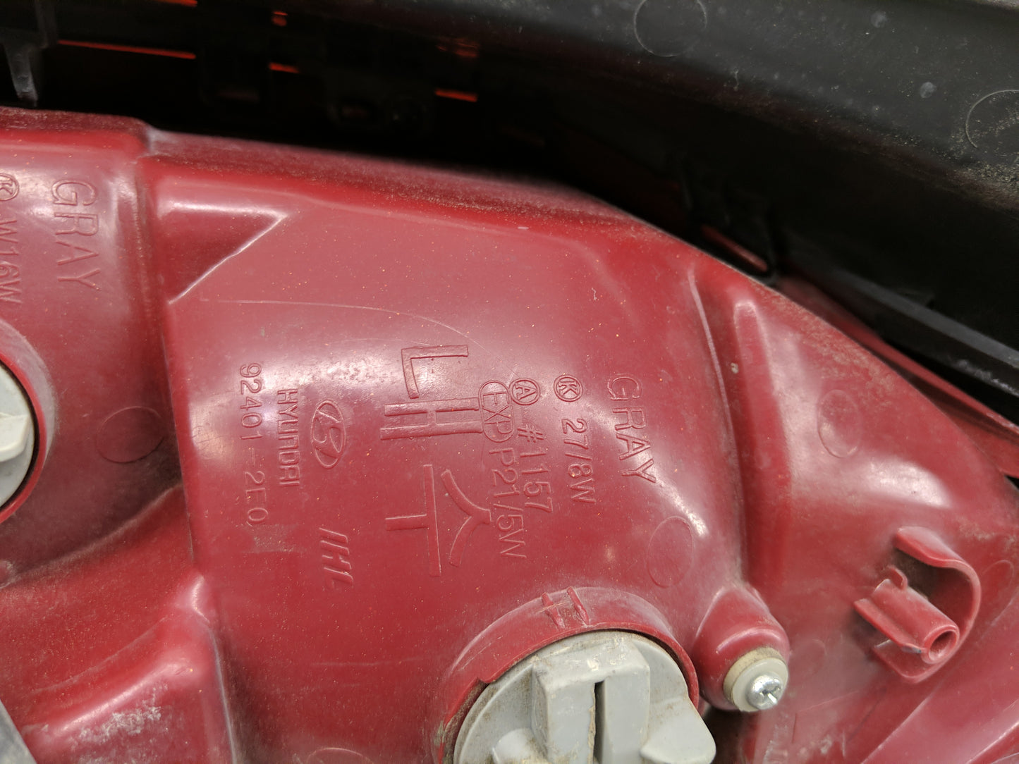 2005-2009 Hyundai Tucson Tail Light Assembly Driver Left OEM P/N:92401-2E0 Fits Fits 2005 2006 2007 2008 2009 OEM Used Auto 