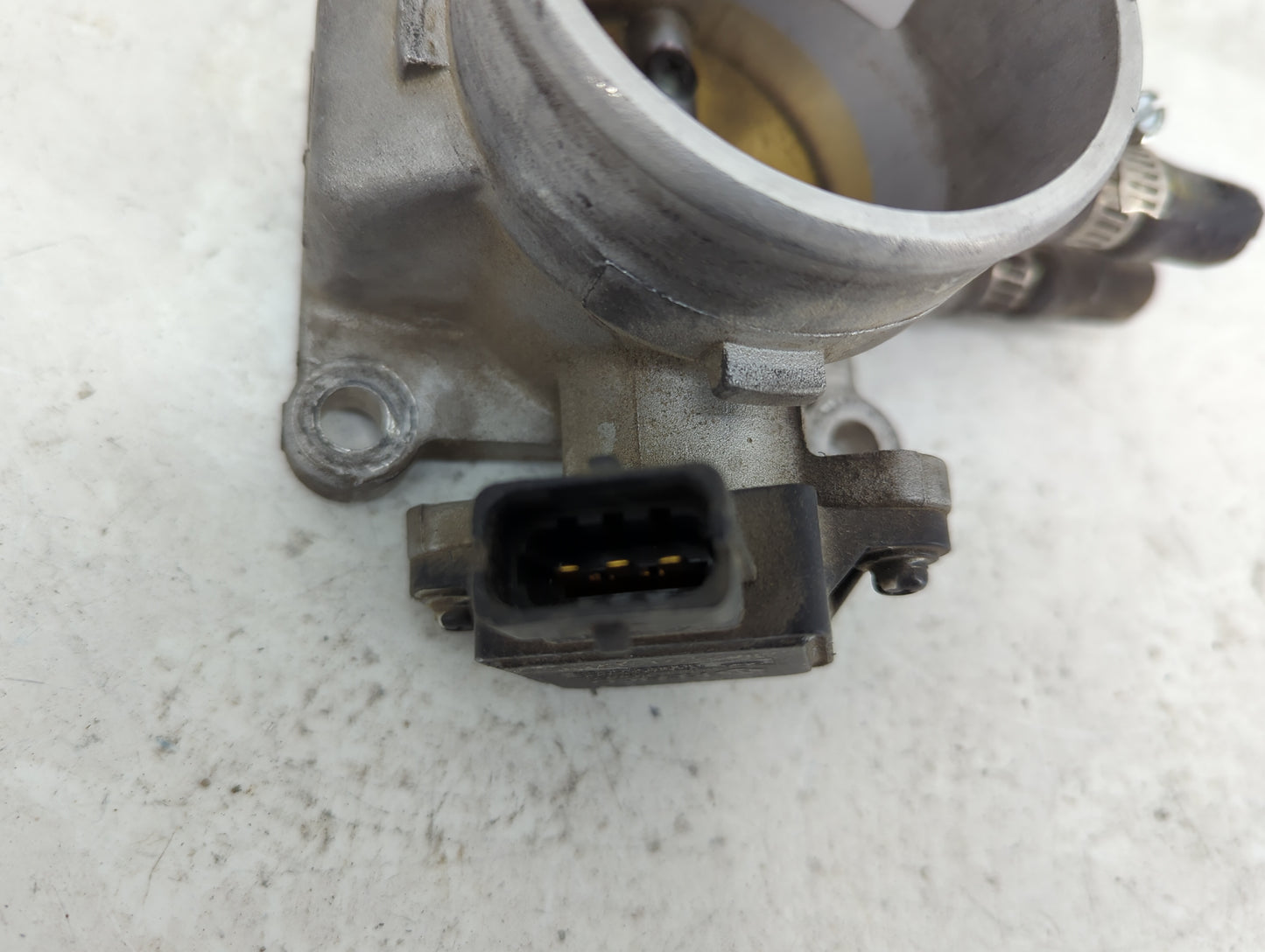 2005-2009 Hyundai Tucson Throttle Body P/N:35100-23701 Fits Fits 2003 2004 2005 2006 2007 2008 2009 2010 OEM Used Auto Parts