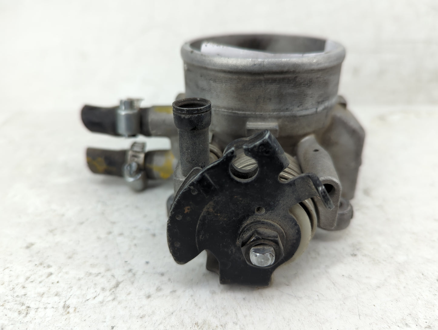 2005-2009 Hyundai Tucson Throttle Body P/N:35100-23701 Fits Fits 2003 2004 2005 2006 2007 2008 2009 2010 OEM Used Auto Parts