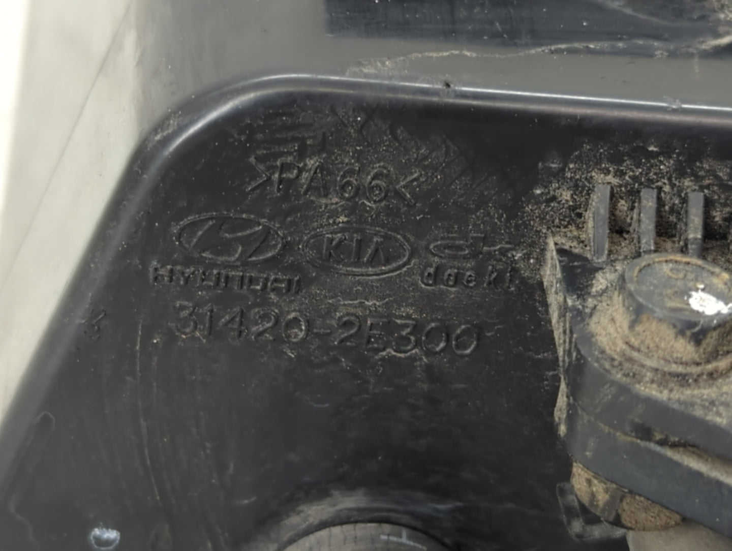 2007 Hyundai Tucson Fuel Vapor Charcoal Canister 1432363 - Oemusedautoparts1.com