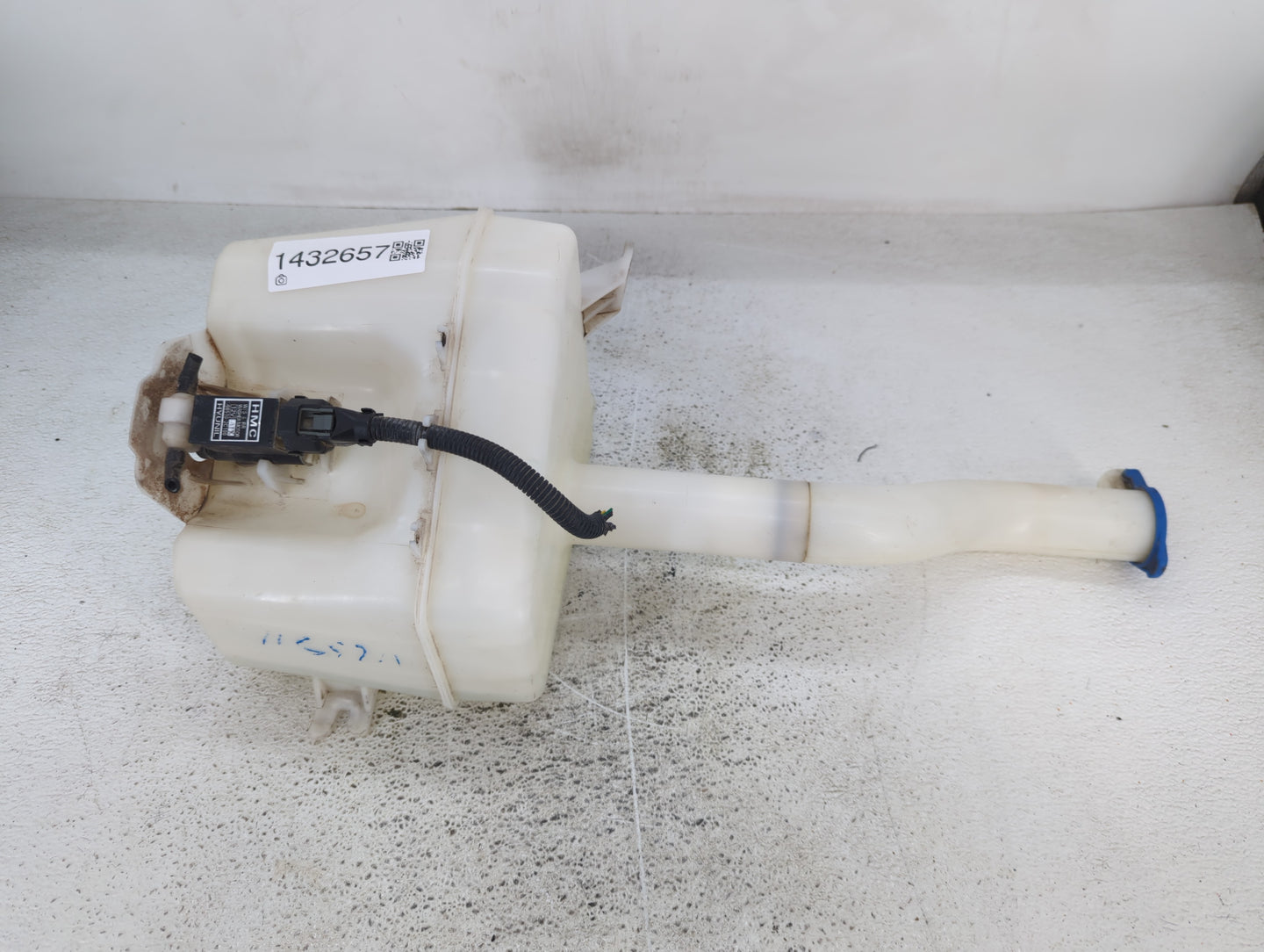 2005-2009 Hyundai Tucson Windshield Washer Fluid Reservoir Bottle Oem - Oemusedautoparts1.com