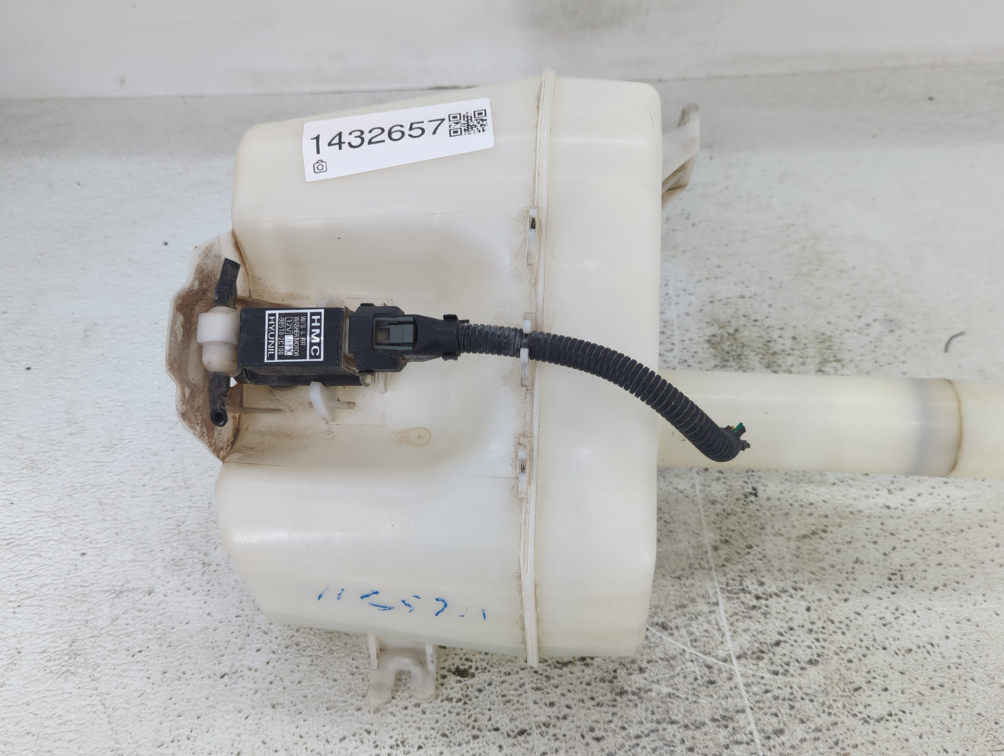 2005-2009 Hyundai Tucson Windshield Washer Fluid Reservoir Bottle Oem - Oemusedautoparts1.com