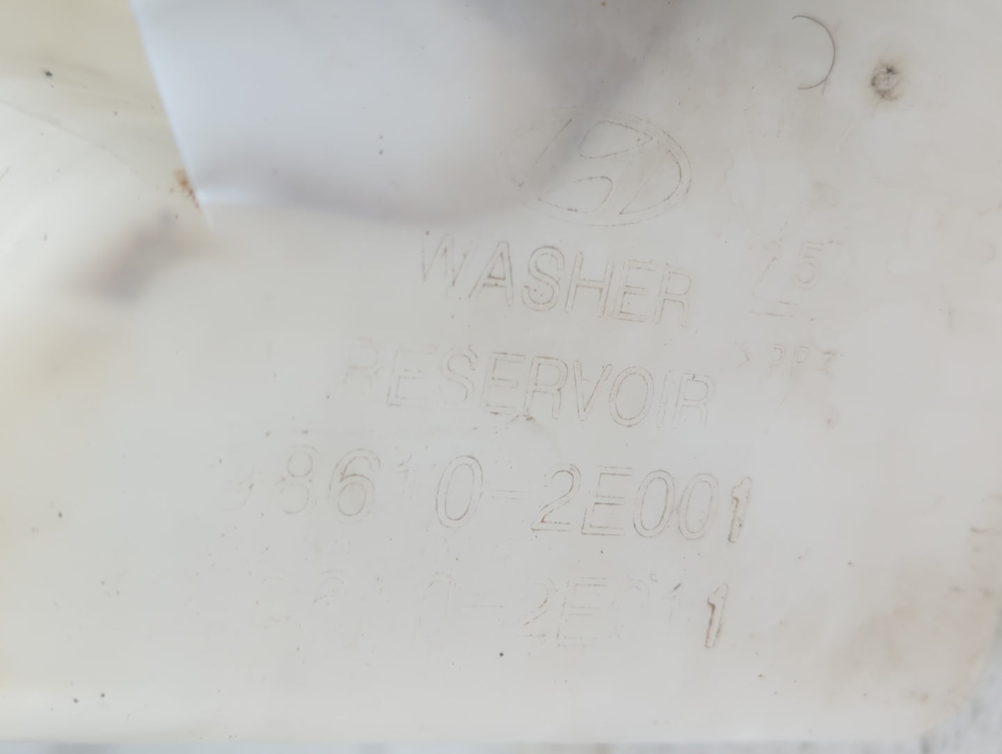 2005-2009 Hyundai Tucson Windshield Washer Fluid Reservoir Bottle Oem - Oemusedautoparts1.com