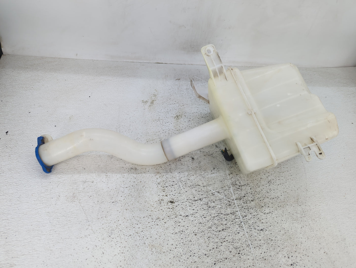 2005-2009 Hyundai Tucson Windshield Washer Fluid Reservoir Bottle Oem - Oemusedautoparts1.com