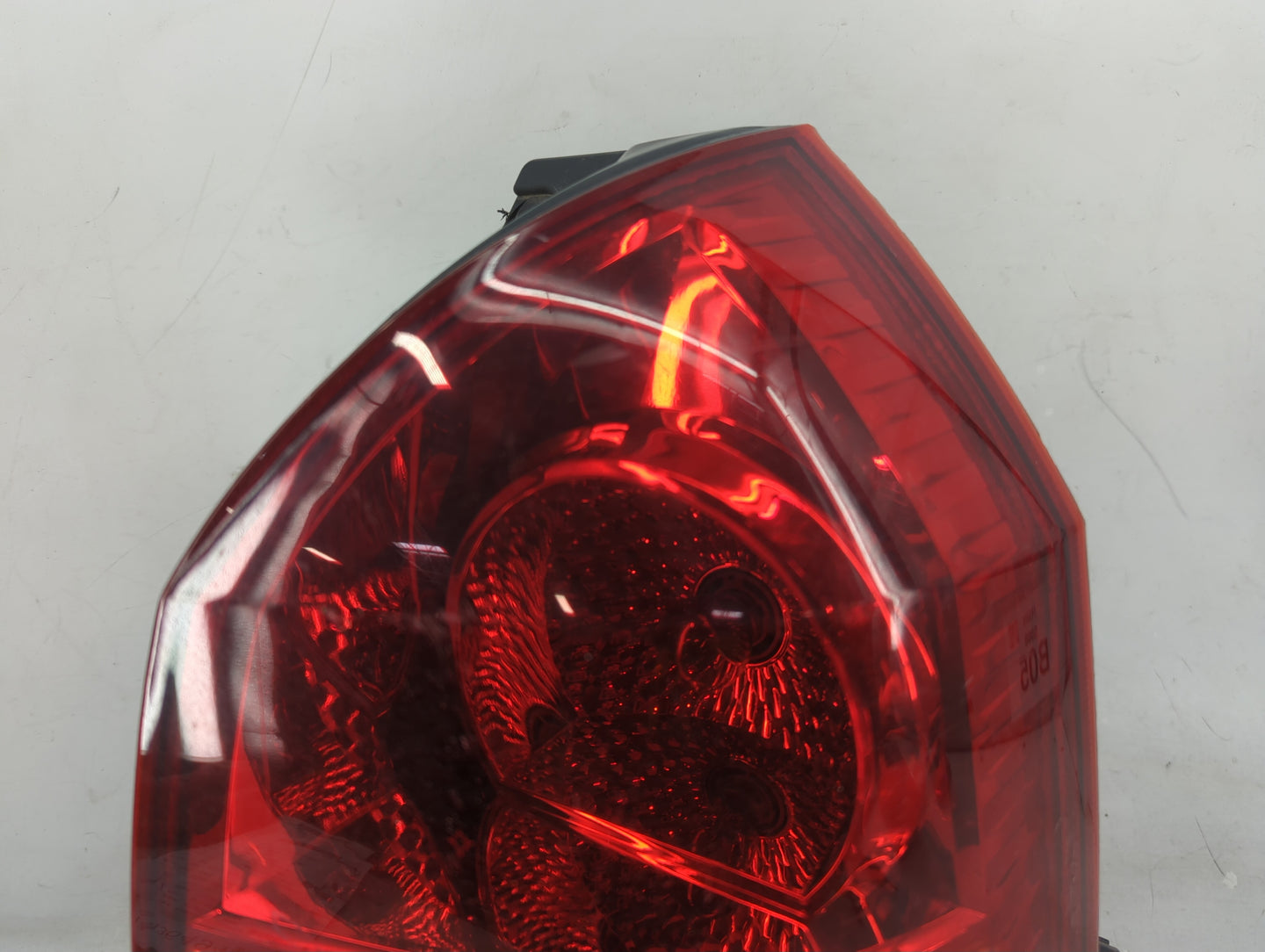 2005-2009 Hyundai Tucson Tail Light Assembly Passenger Right OEM P/N:92402-2e050 Fits Fits 2005 2006 2007 2008 2009 OEM Used