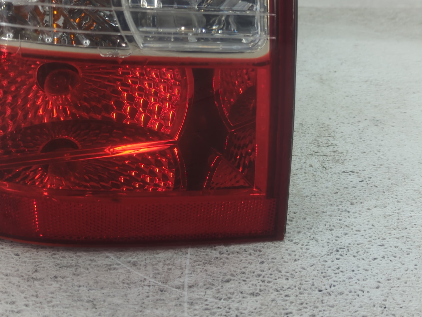 2005-2009 Hyundai Tucson Tail Light Assembly Driver Left OEM P/N:92401-2E0 Fits Fits 2005 2006 2007 2008 2009 OEM Used Auto 