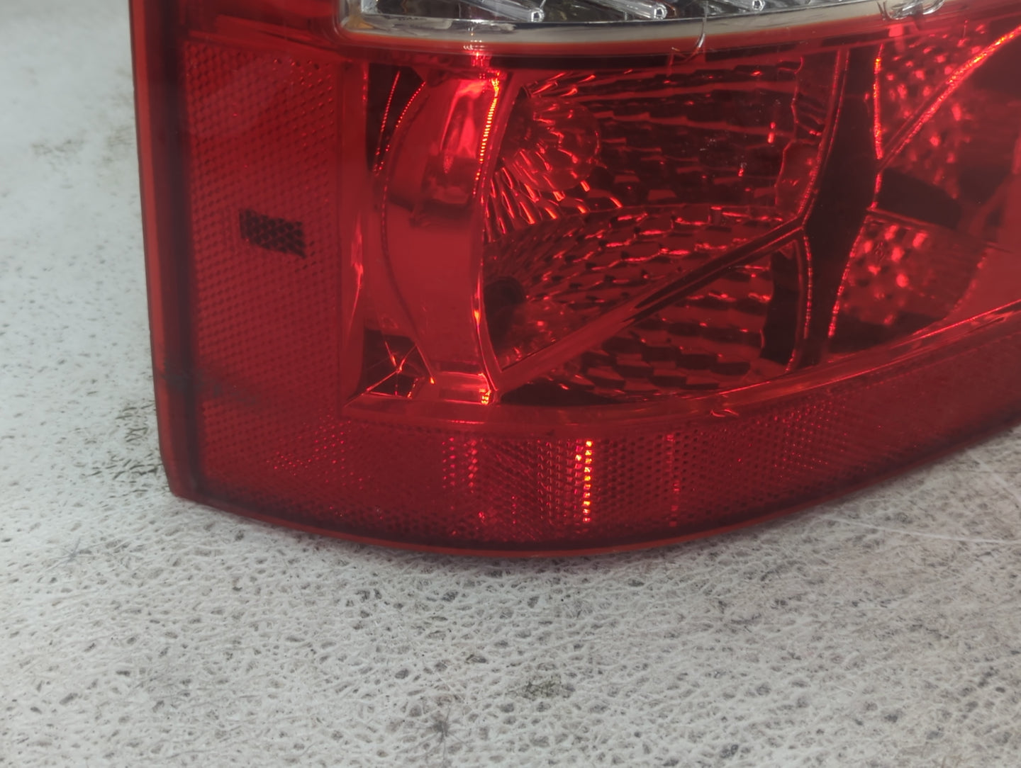 2005-2009 Hyundai Tucson Tail Light Assembly Driver Left OEM P/N:92401-2E0 Fits Fits 2005 2006 2007 2008 2009 OEM Used Auto 