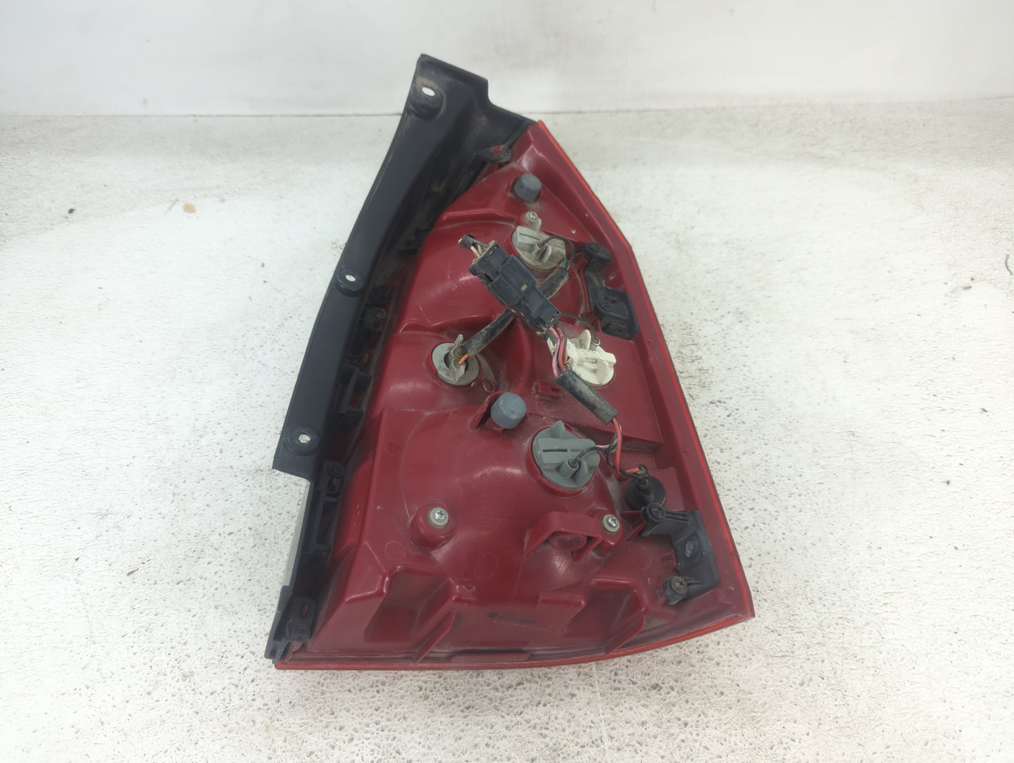 2005-2009 Hyundai Tucson Tail Light Assembly Driver Left OEM P/N:92401-2E0 Fits Fits 2005 2006 2007 2008 2009 OEM Used Auto 