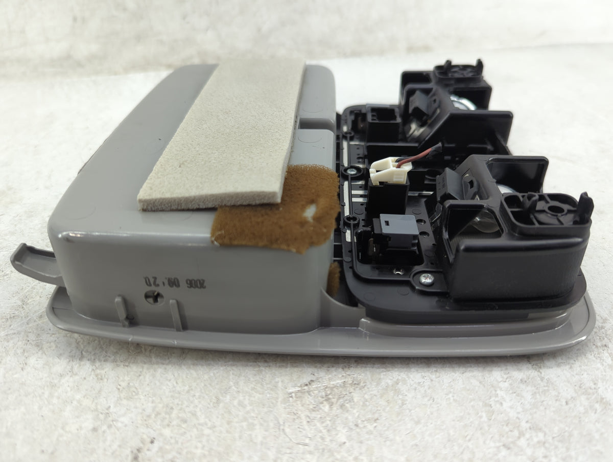 2006-2009 Hyundai Tucson Overhead Roof Console - Oemusedautoparts1.com