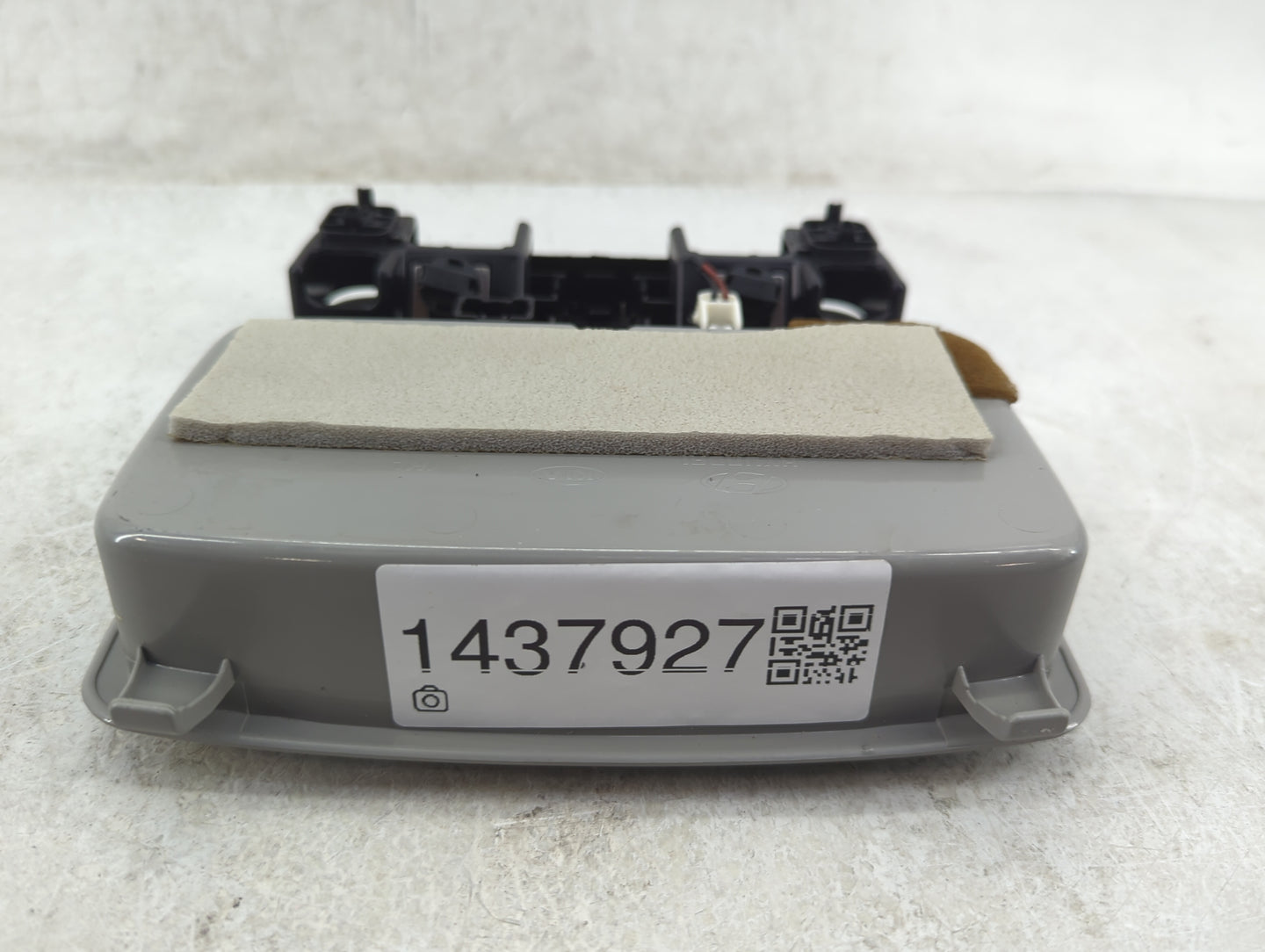 2006-2009 Hyundai Tucson Overhead Roof Console - Oemusedautoparts1.com