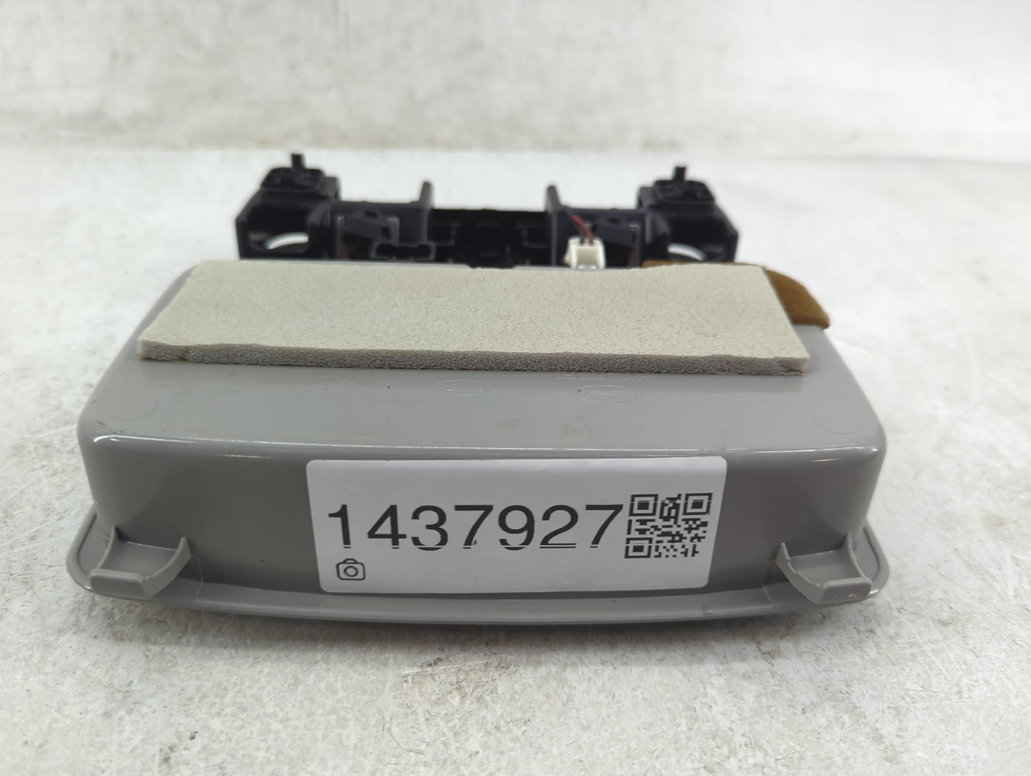 2006-2009 Hyundai Tucson Overhead Roof Console - Oemusedautoparts1.com