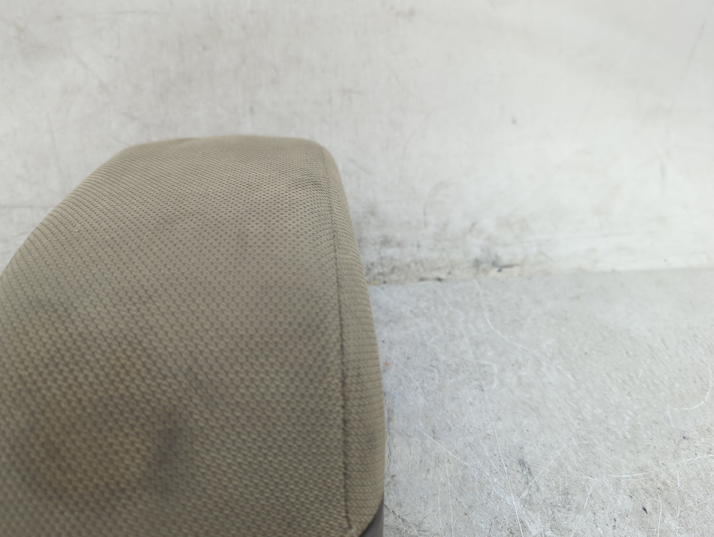 2007 Hyundai Tucson Headrest Head Rest Rear Seat Fits OEM Used Auto Parts - Oemusedautoparts1.com