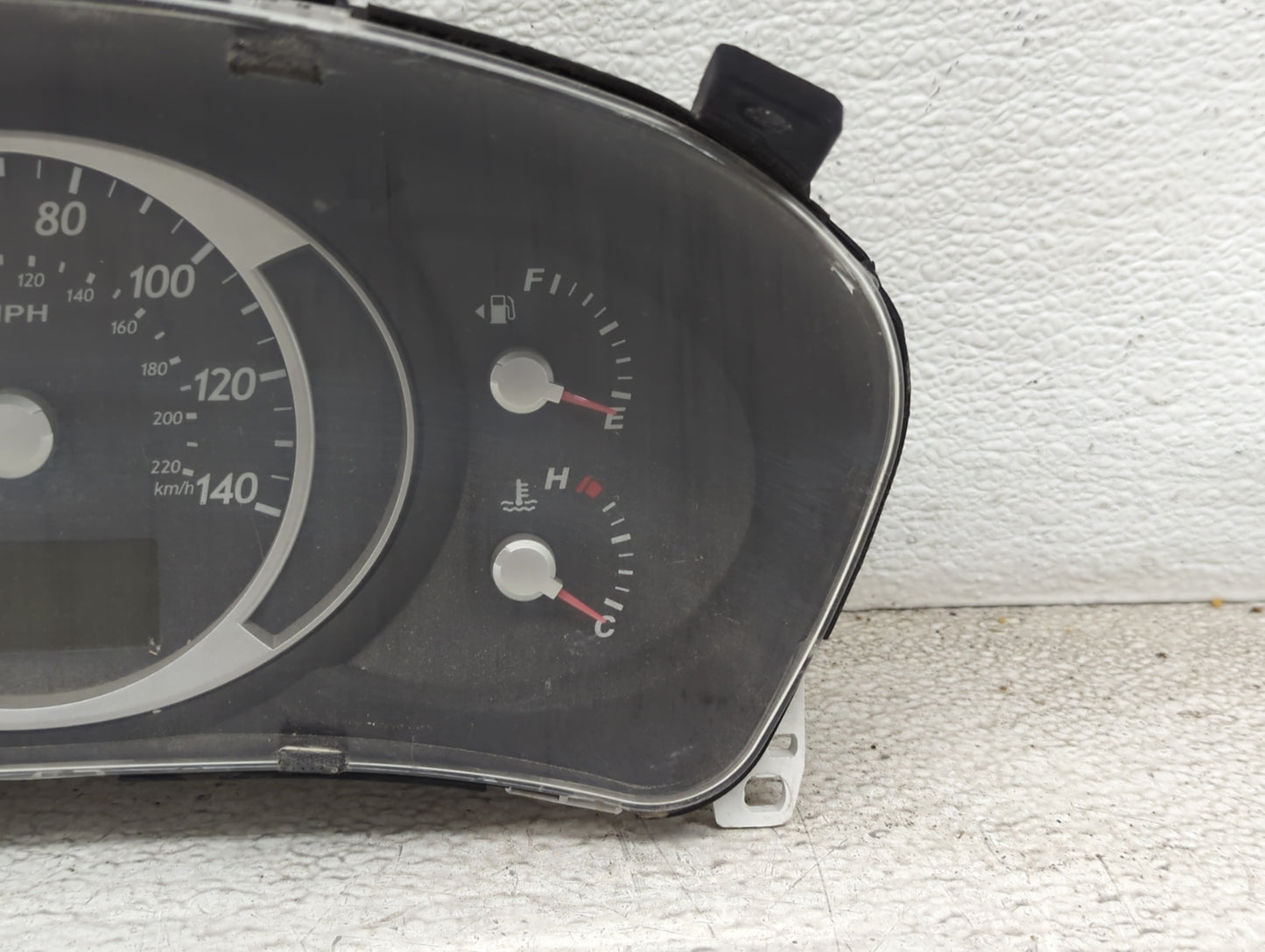 2007-2009 Hyundai Tucson Instrument Cluster Speedometer Gauges P/N:94011-2E215 Miles: Fits Fits 2007 2008 2009 OEM Used Auto
