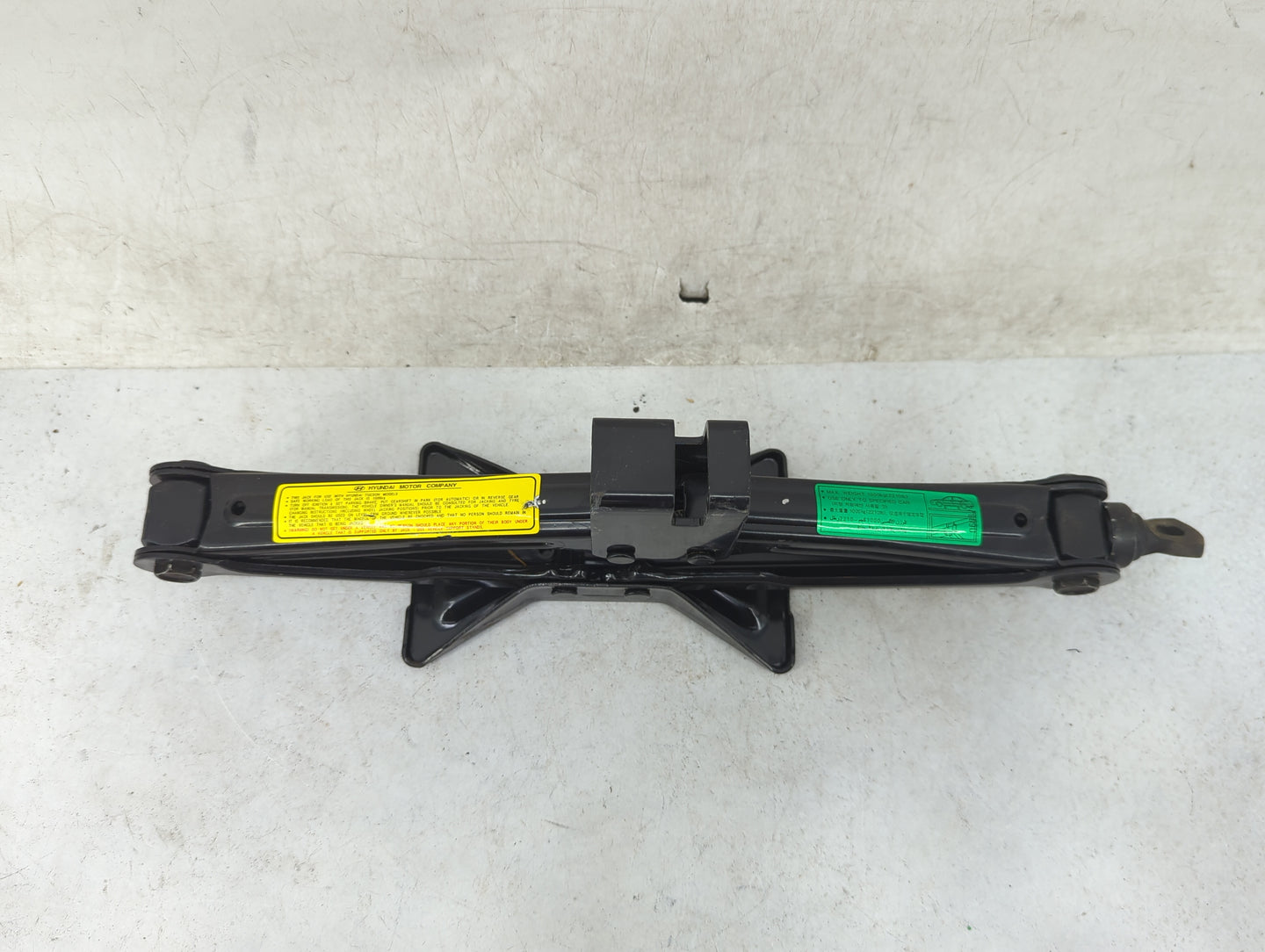 2007 Hyundai Tucson Spare Scissor Car Jack Black - Oemusedautoparts1.com