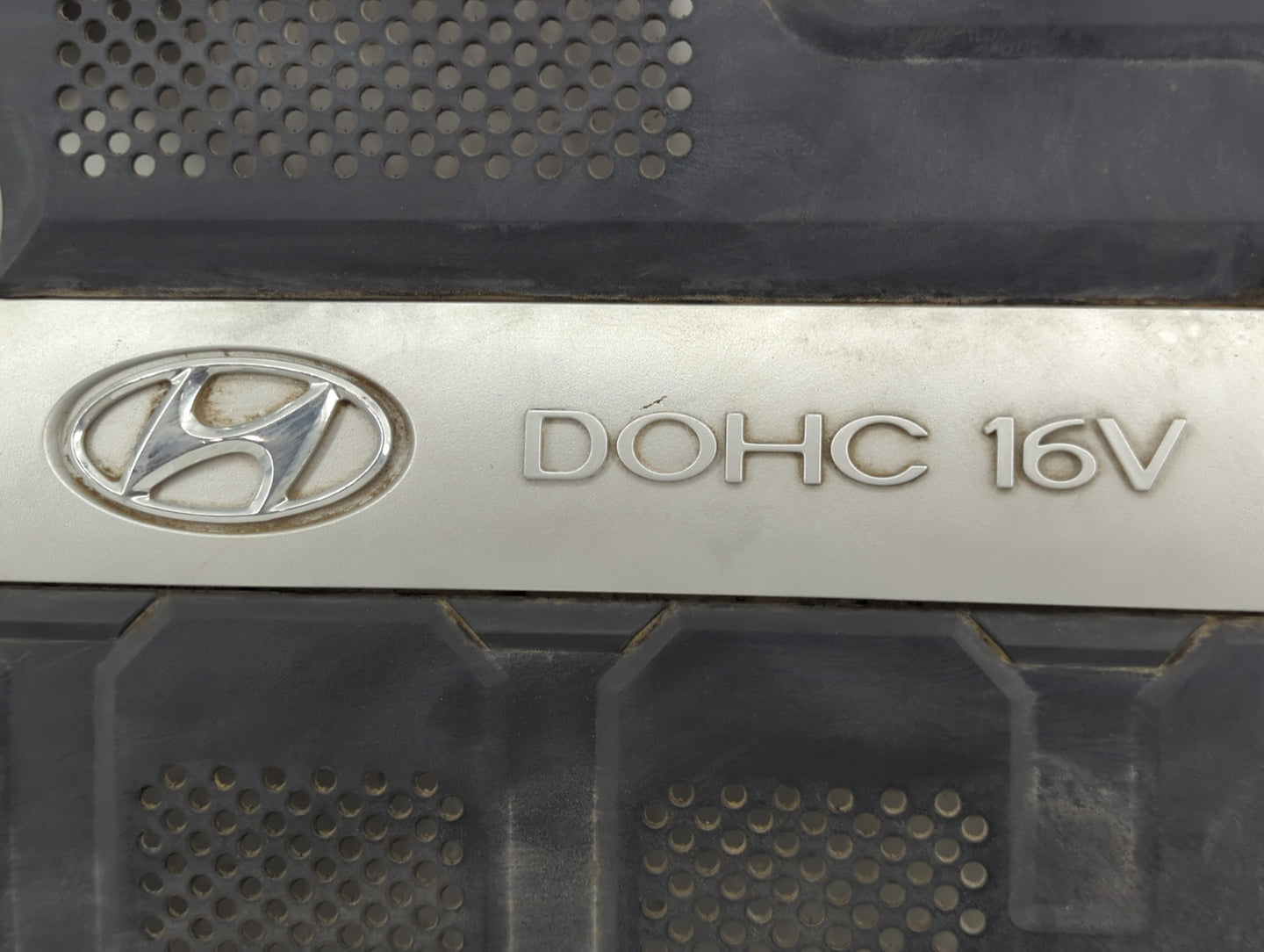 2007 Hyundai Tucson Engine Cover 1460577 - Oemusedautoparts1.com