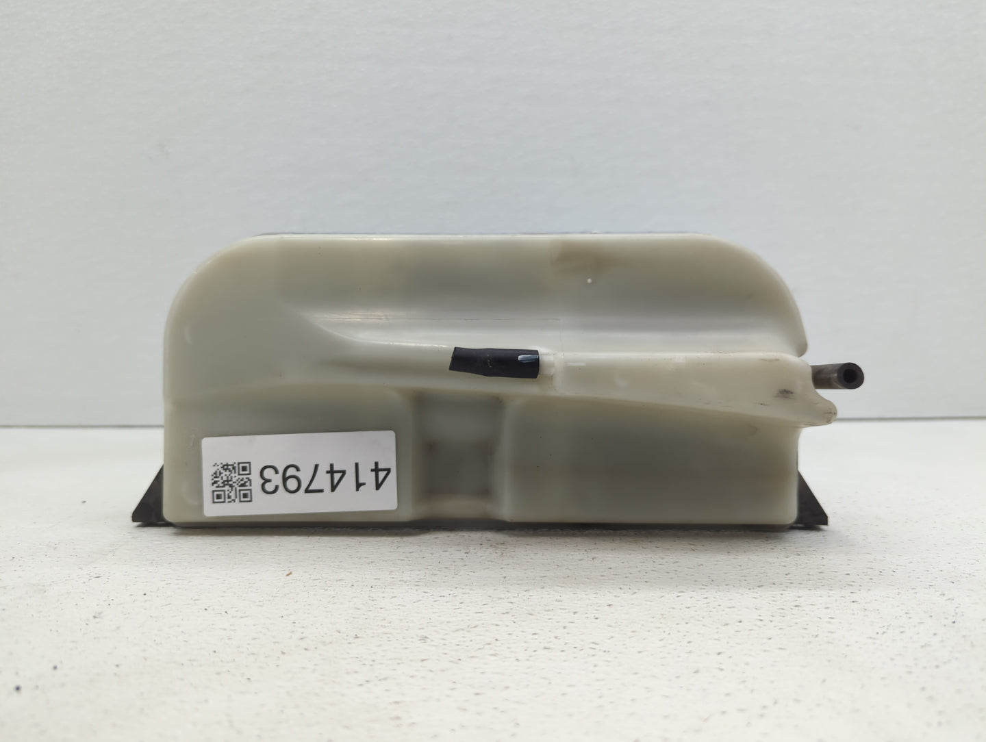 2005-2009 Hyundai Tucson Radiator Coolant Overflow Expansion Tank Bottle - Oemusedautoparts1.com