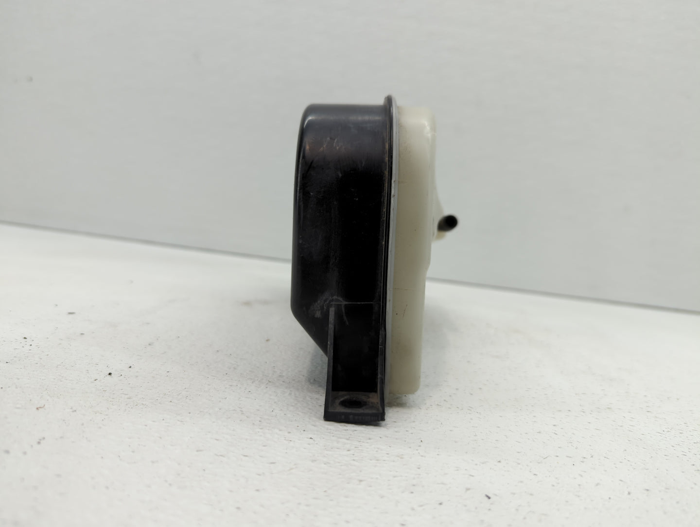 2005-2009 Hyundai Tucson Radiator Coolant Overflow Expansion Tank Bottle - Oemusedautoparts1.com
